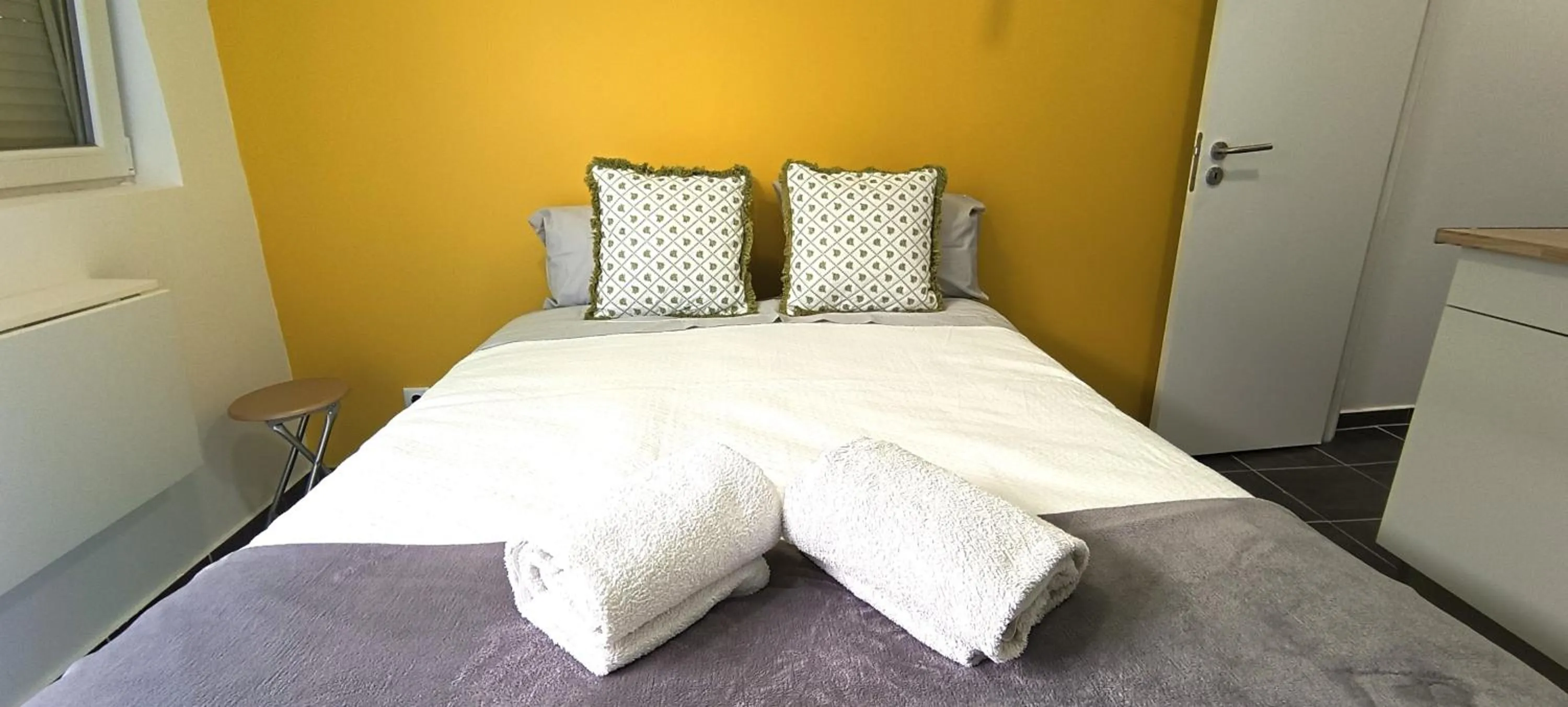 Bed in Sleep & Go Faro Airport Guest House