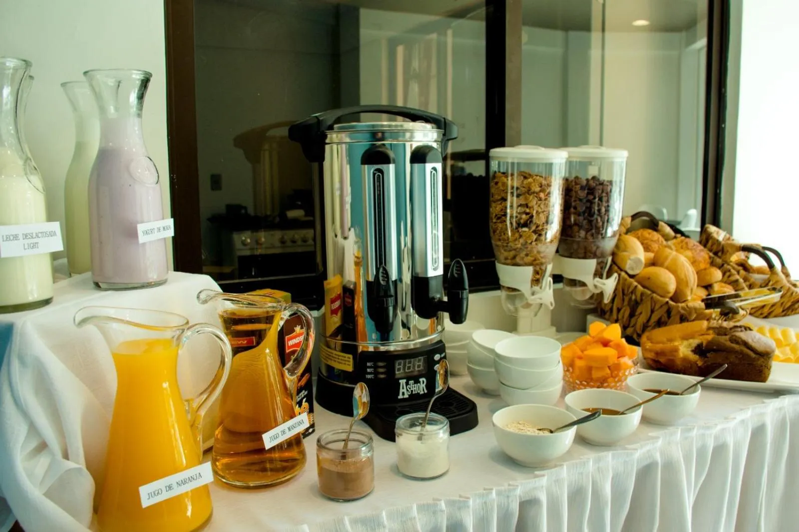 Buffet breakfast in Hotel Viaggiatore