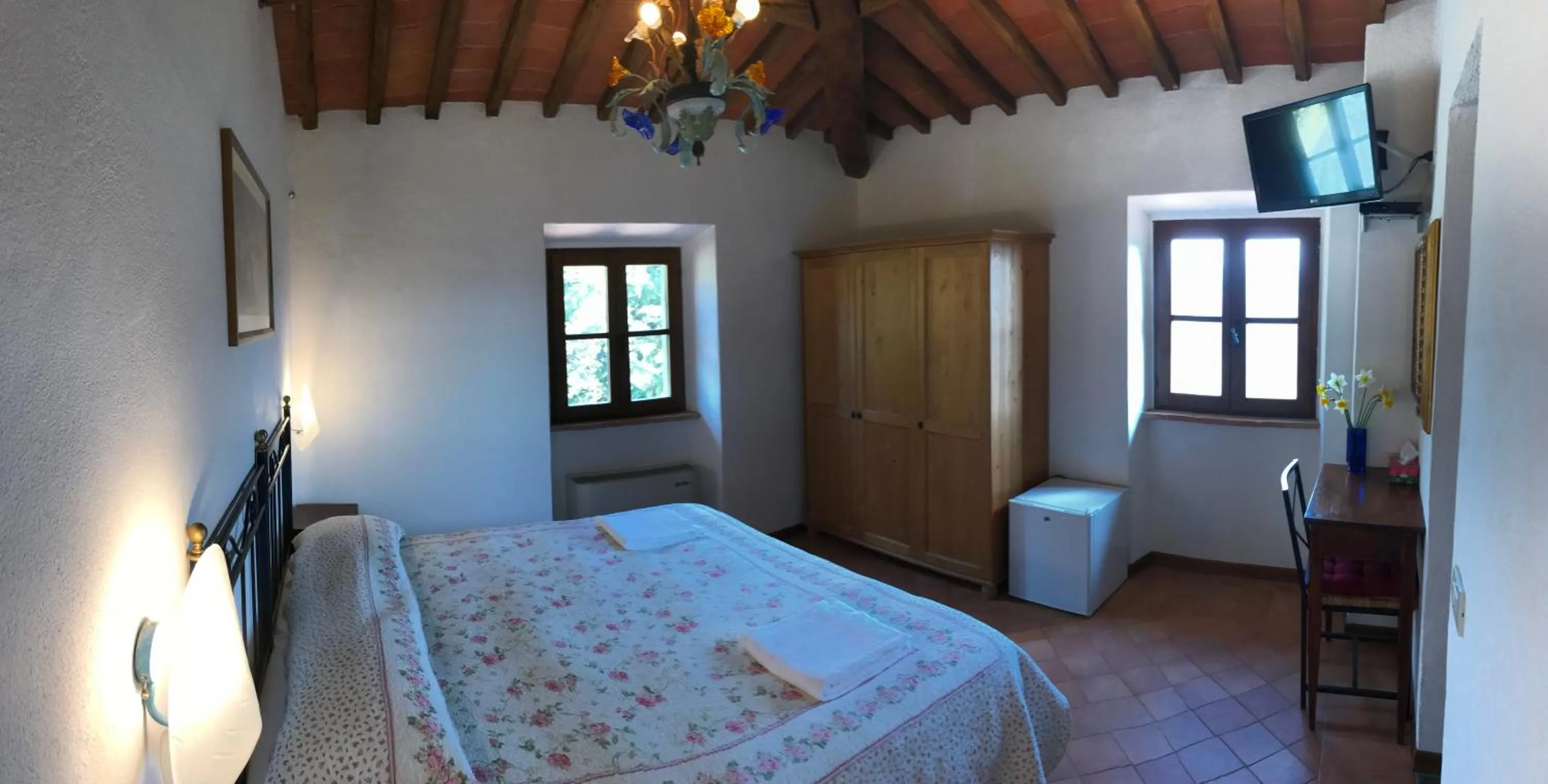 Photo of the whole room, Bed in B&B La Fonte del Machiavelli