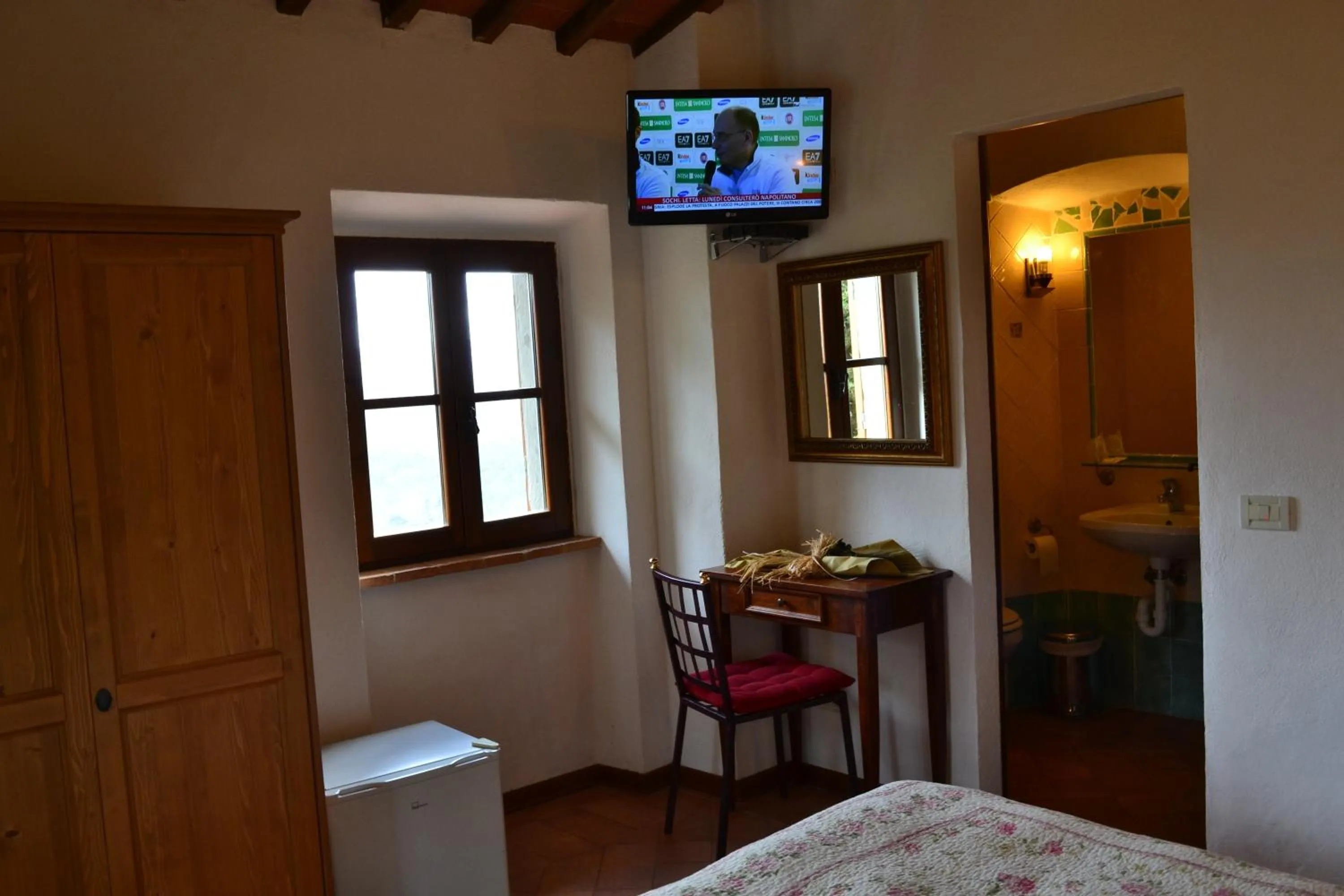 Decorative detail, Bed in B&B La Fonte del Machiavelli