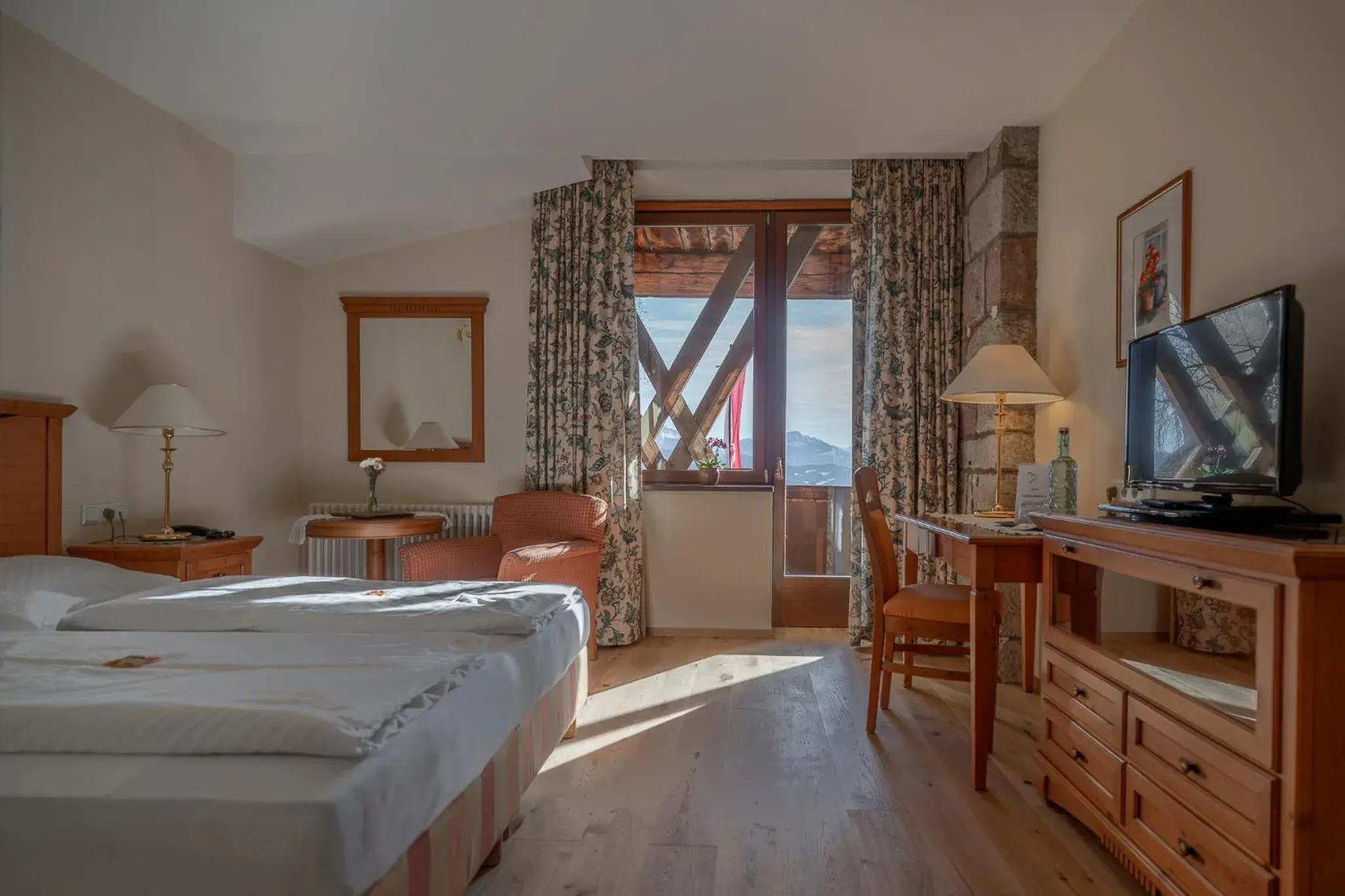 Double Room with Balcony in Hotel Ansitz Kematen ***S Double Room with Balcony in Hotel Ansitz Kematen ***S