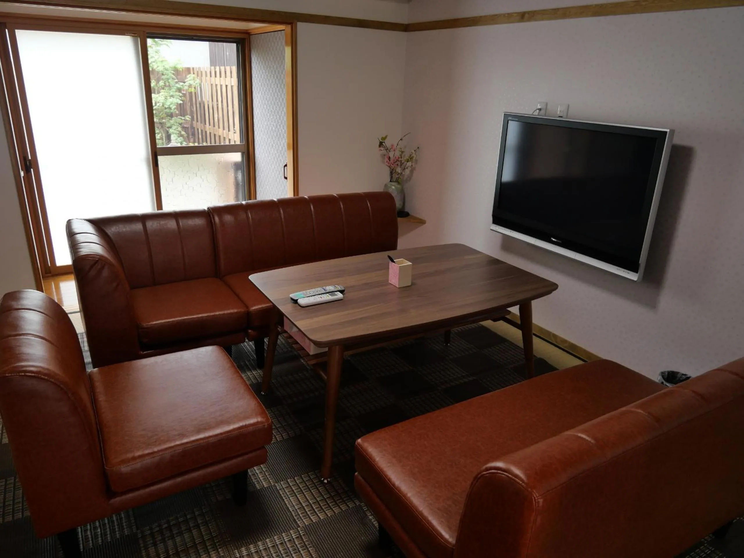 Communal lounge/ TV room in SAKURA Aburaya