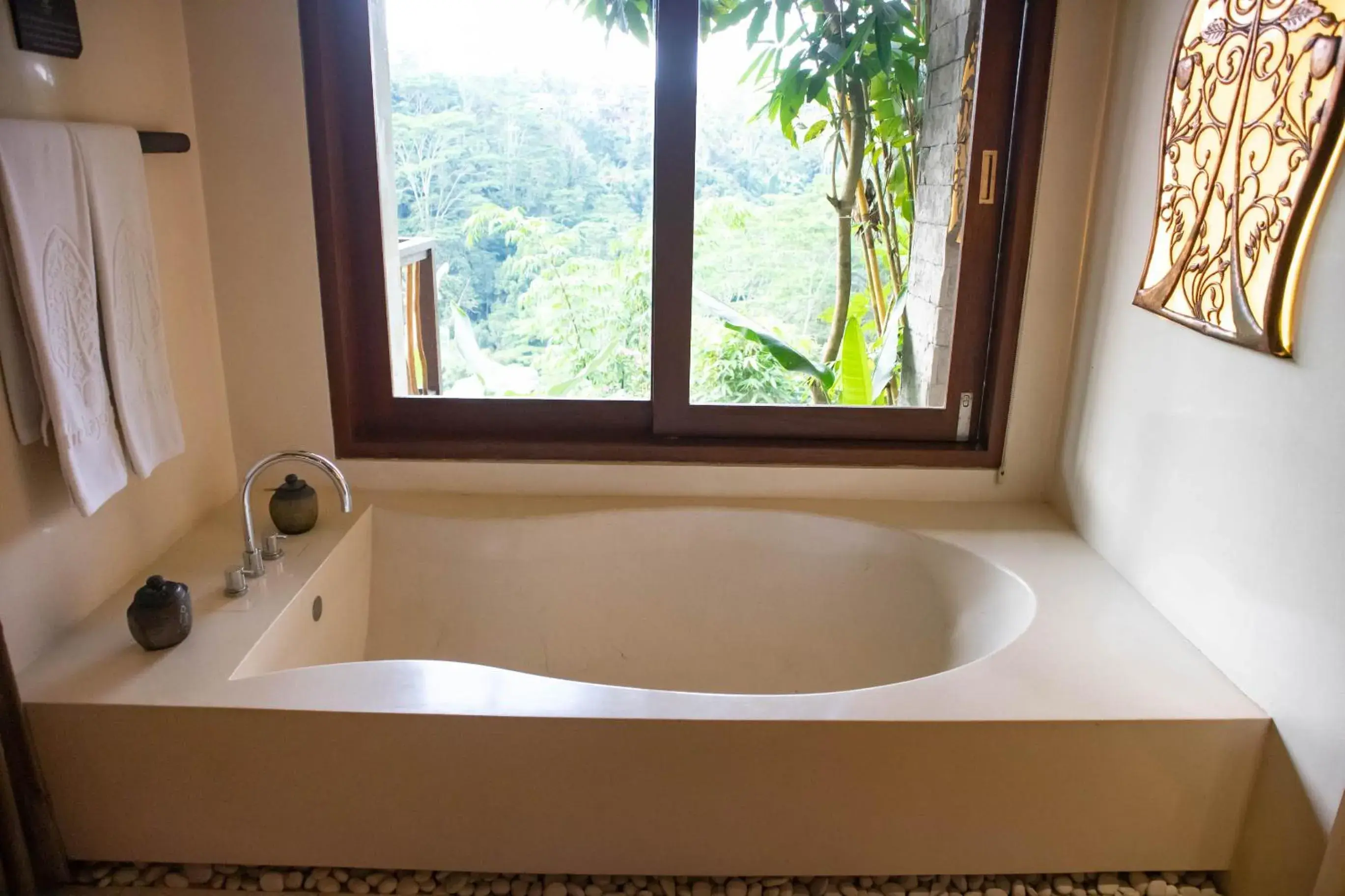 Hot Tub, Bathroom in The Kayon Jungle Resort