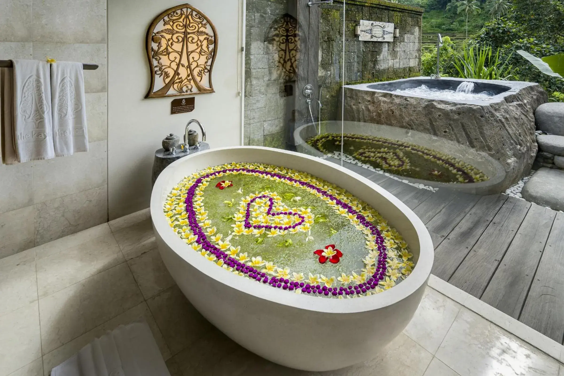 Hot Tub, Bathroom in The Kayon Jungle Resort