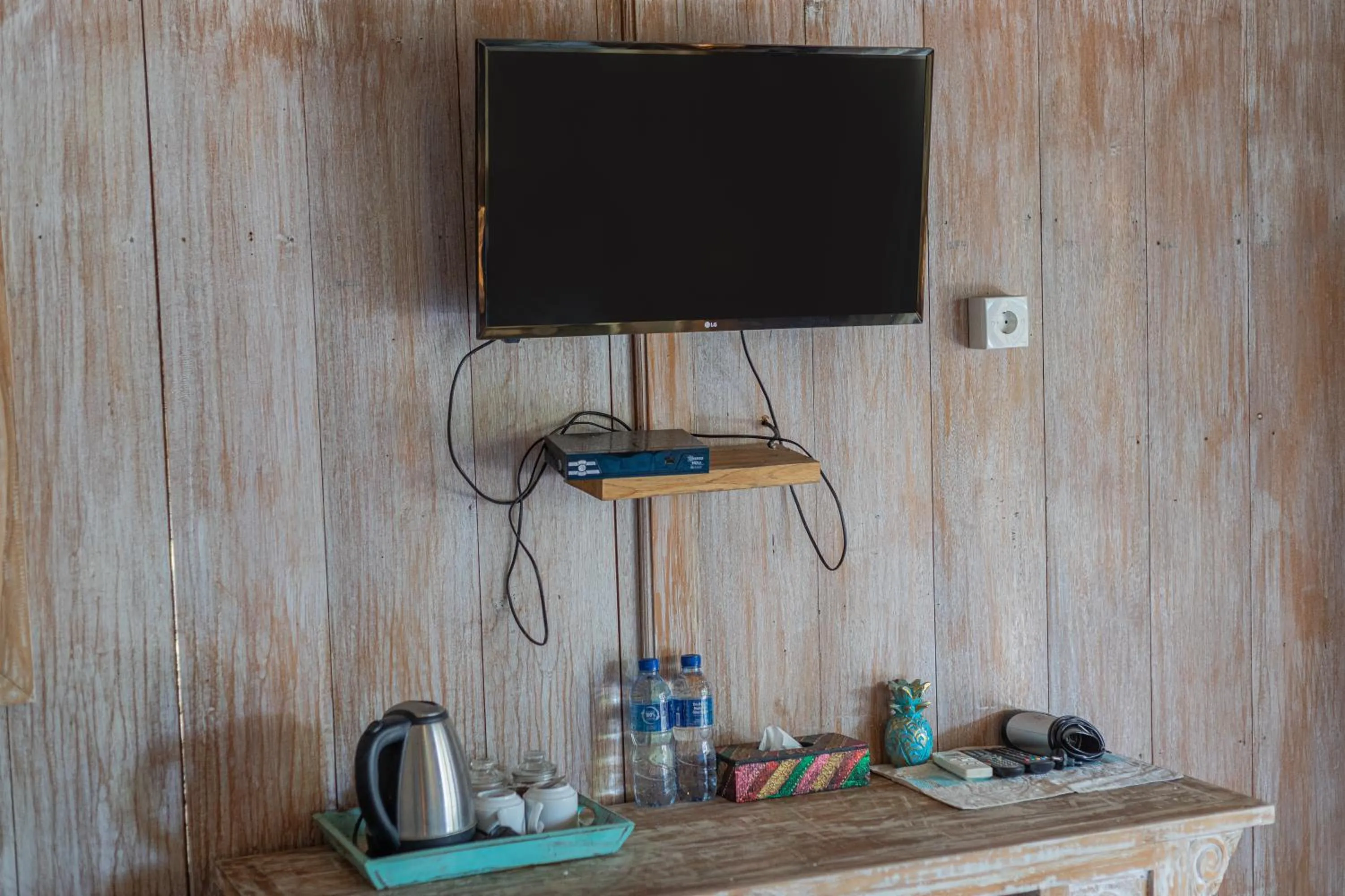 TV and multimedia in Golden Hill Cottage Nusa Penida