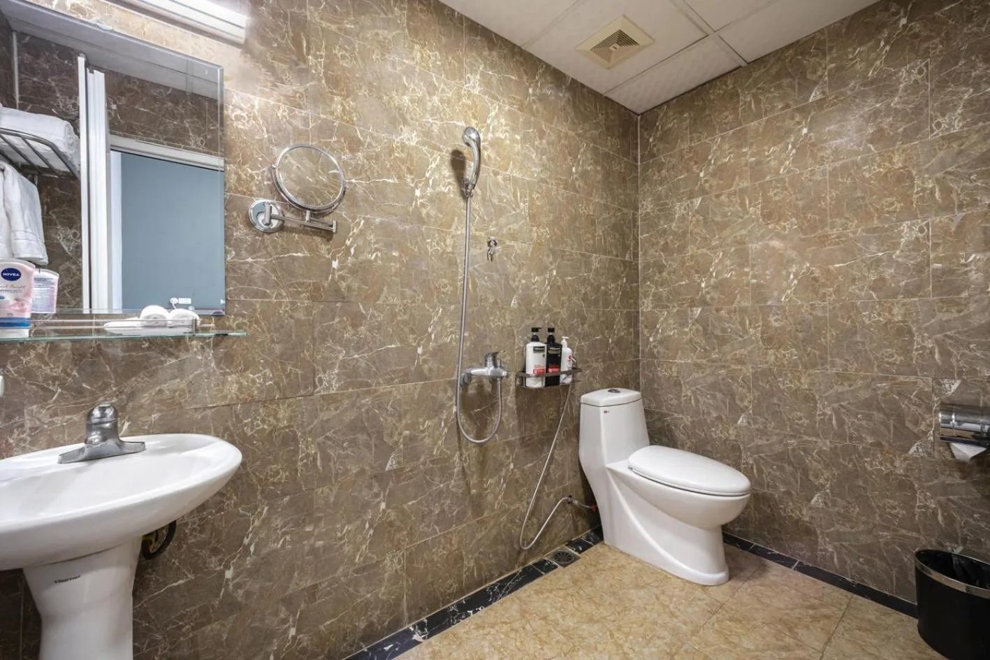 Toilet in A25 Hotel - 185-187 Lò Đúc