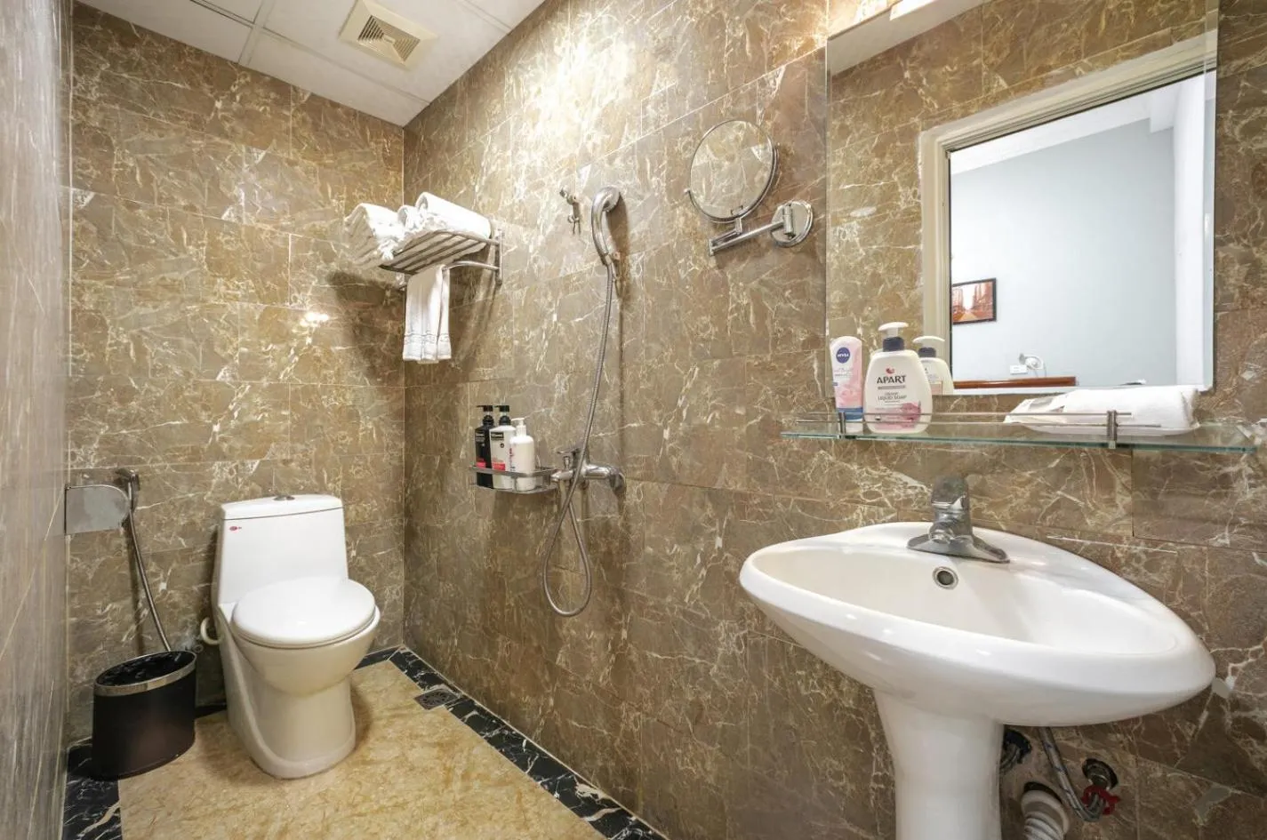 Shower in A25 Hotel - 185-187 Lò Đúc