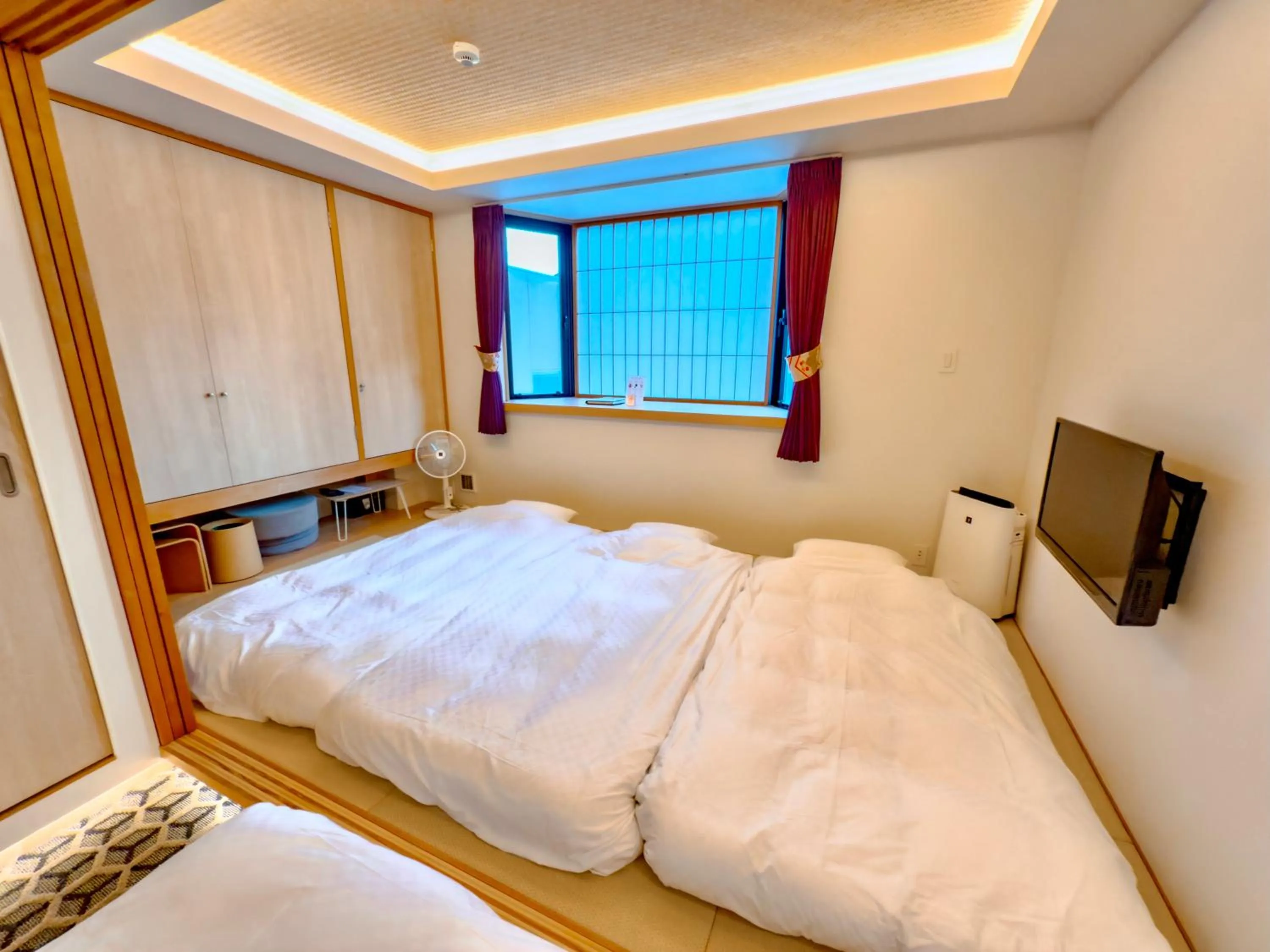 Communal lounge/ TV room, Bed in Hotel Imagine Kyoto