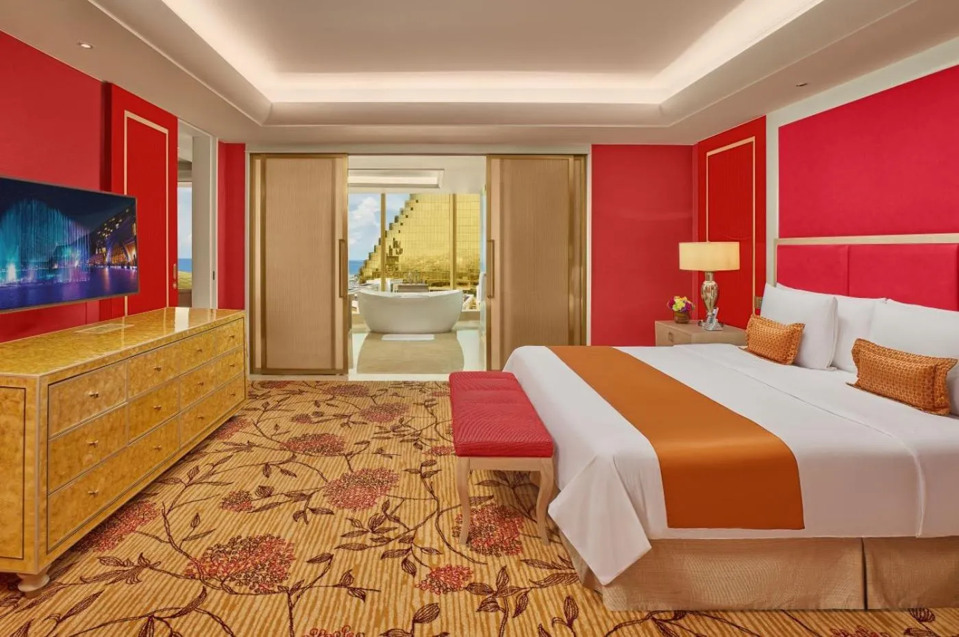 Bedroom, Bed in Okada Manila