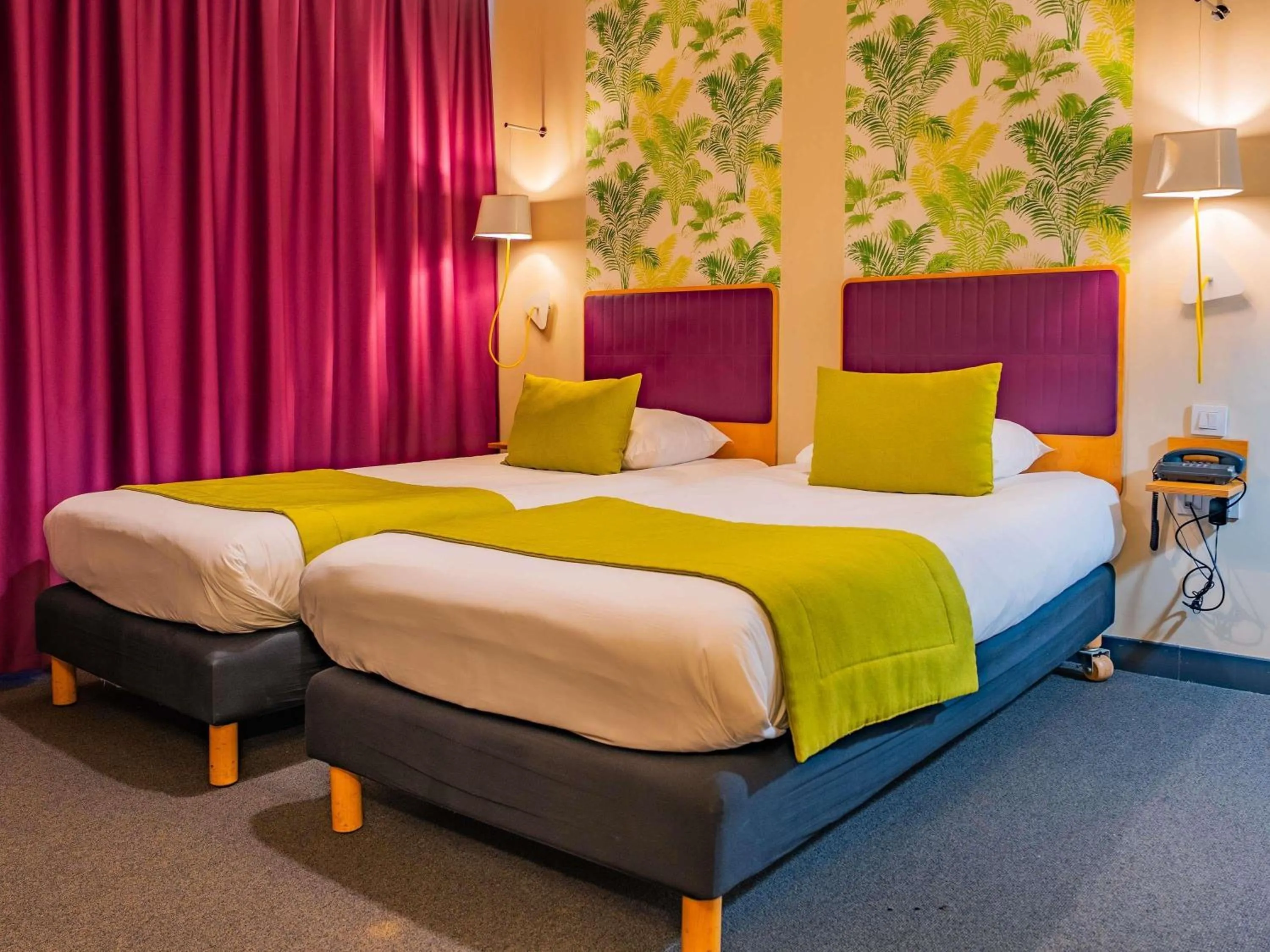 Bedroom, Bed in ibis Styles Calais Centre
