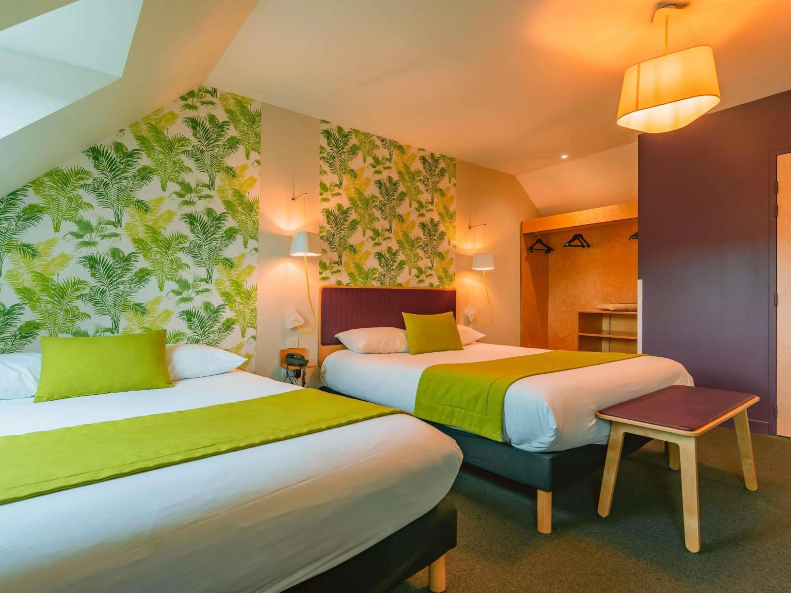 Bedroom, Bed in ibis Styles Calais Centre