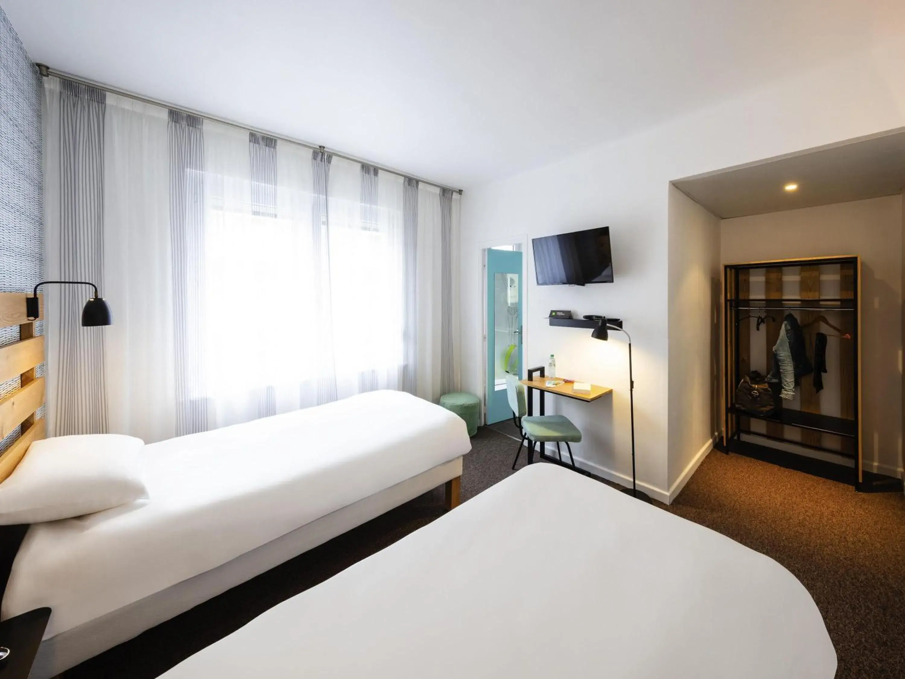 Bedroom, Bed in ibis Styles Calais Centre Bedroom, Bed in ibis Styles Calais Centre