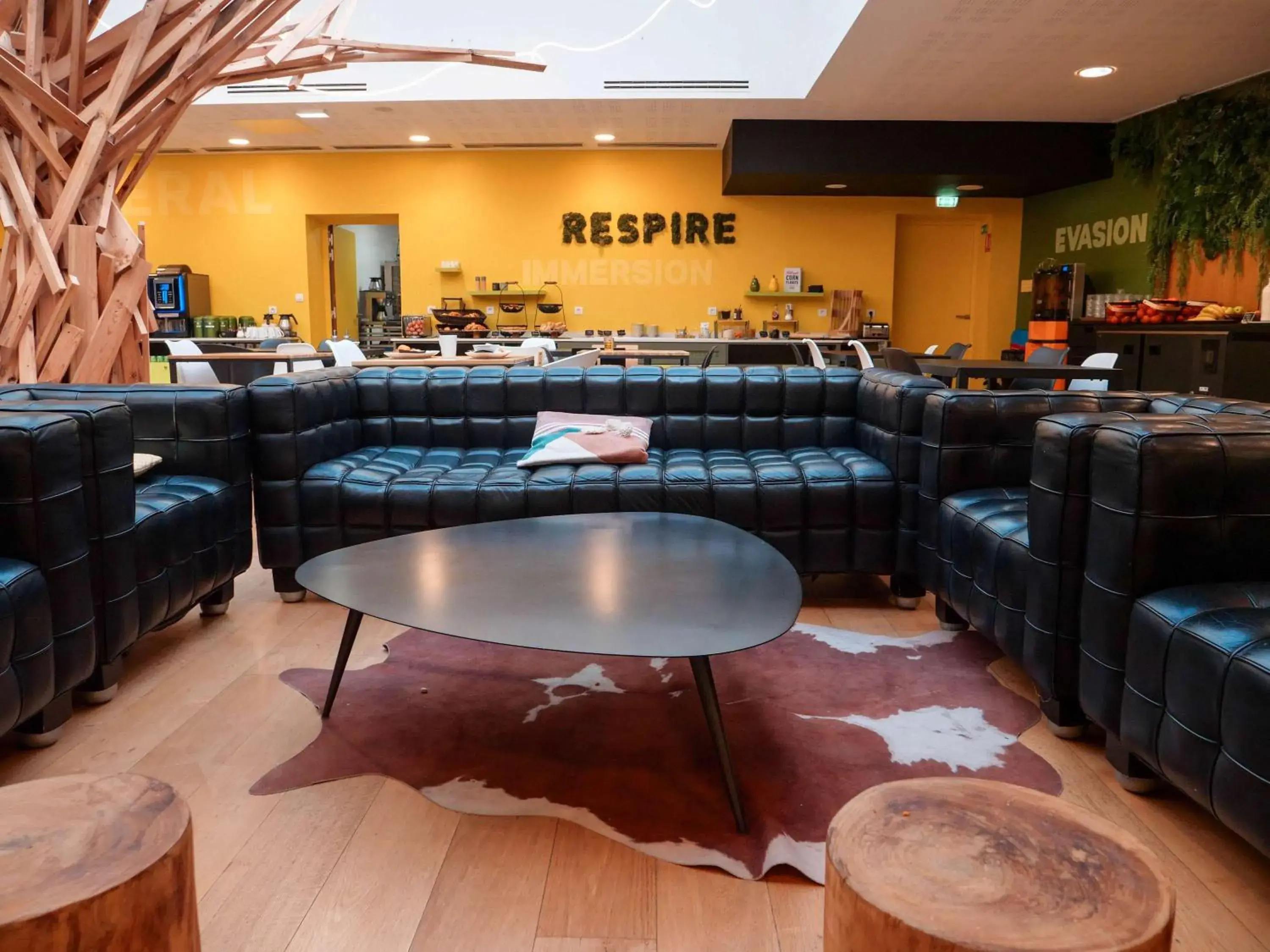 Lounge or bar in ibis Styles Calais Centre Lounge or bar in ibis Styles Calais Centre