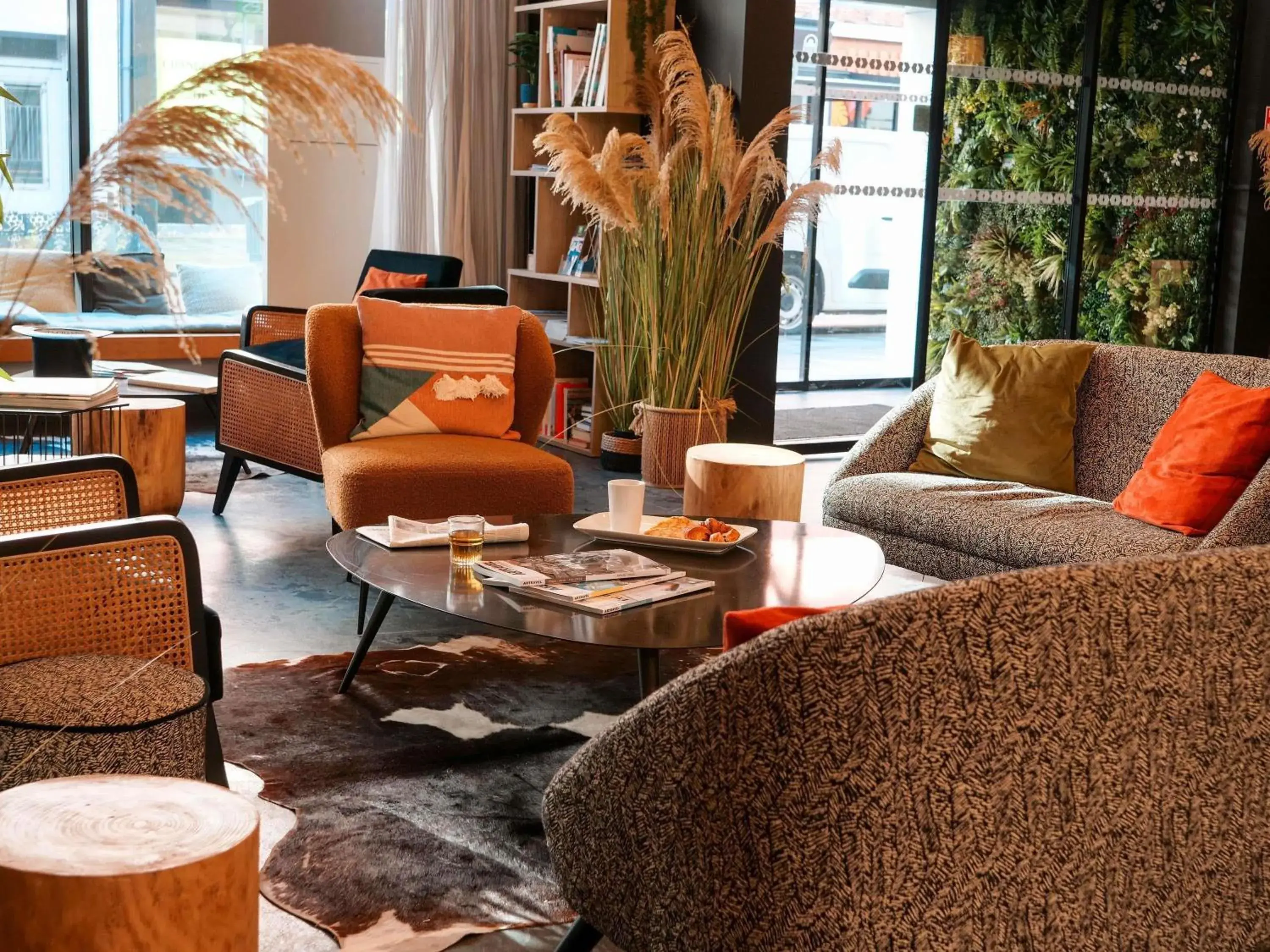 Lounge or bar in ibis Styles Calais Centre Lounge or bar in ibis Styles Calais Centre