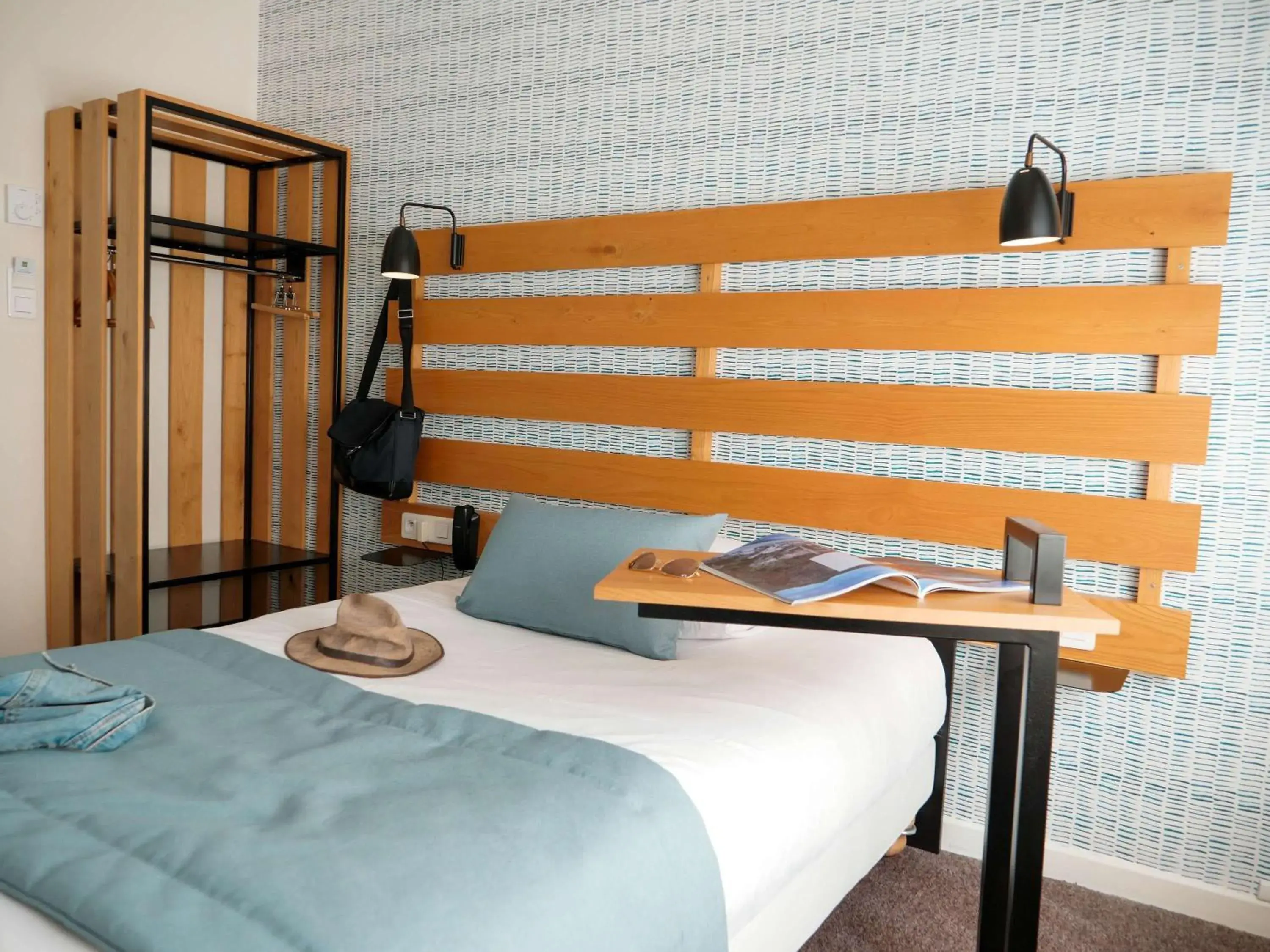 Bedroom, Bed in ibis Styles Calais Centre Bedroom, Bed in ibis Styles Calais Centre