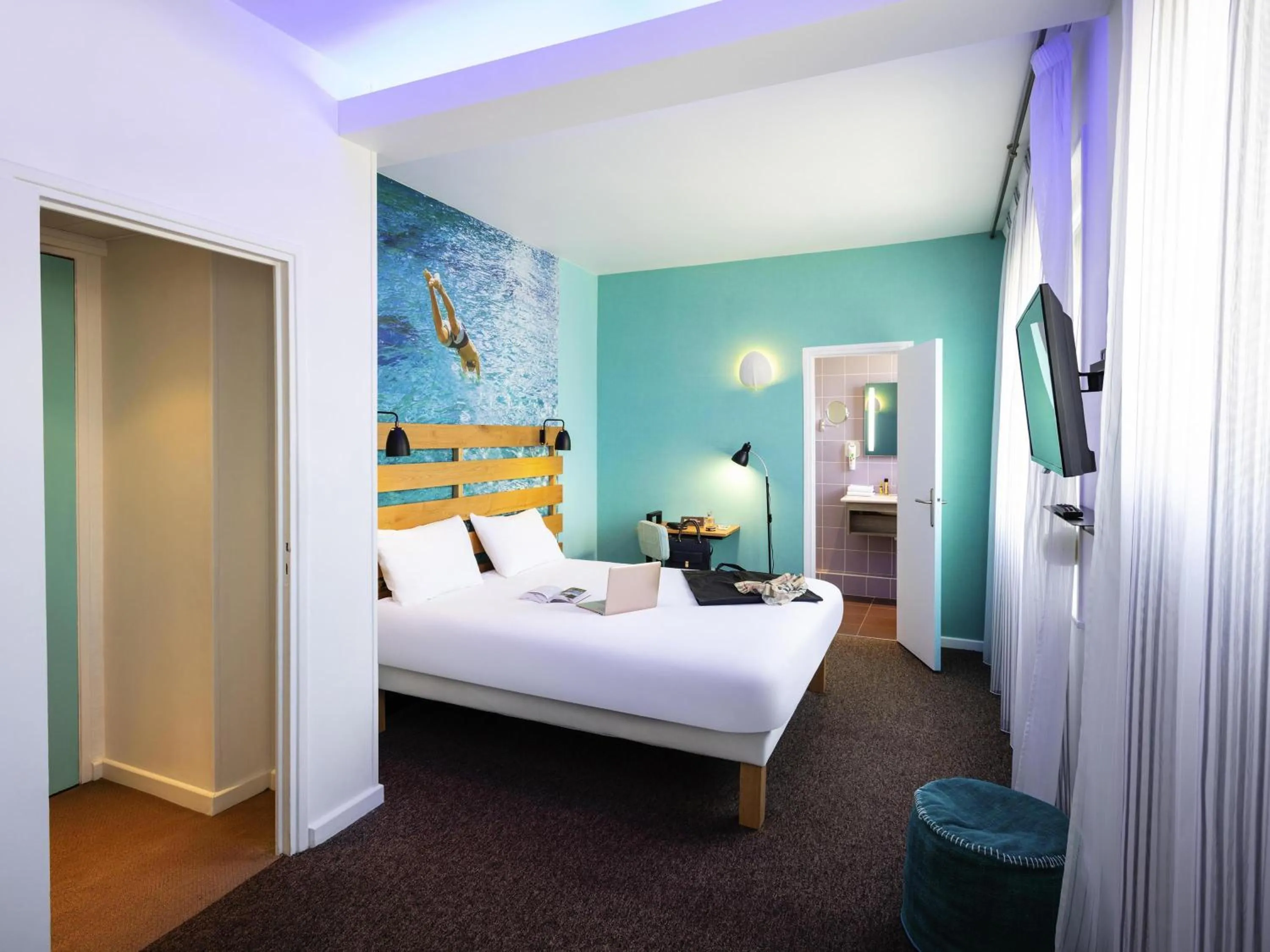 Bedroom, Bed in ibis Styles Calais Centre