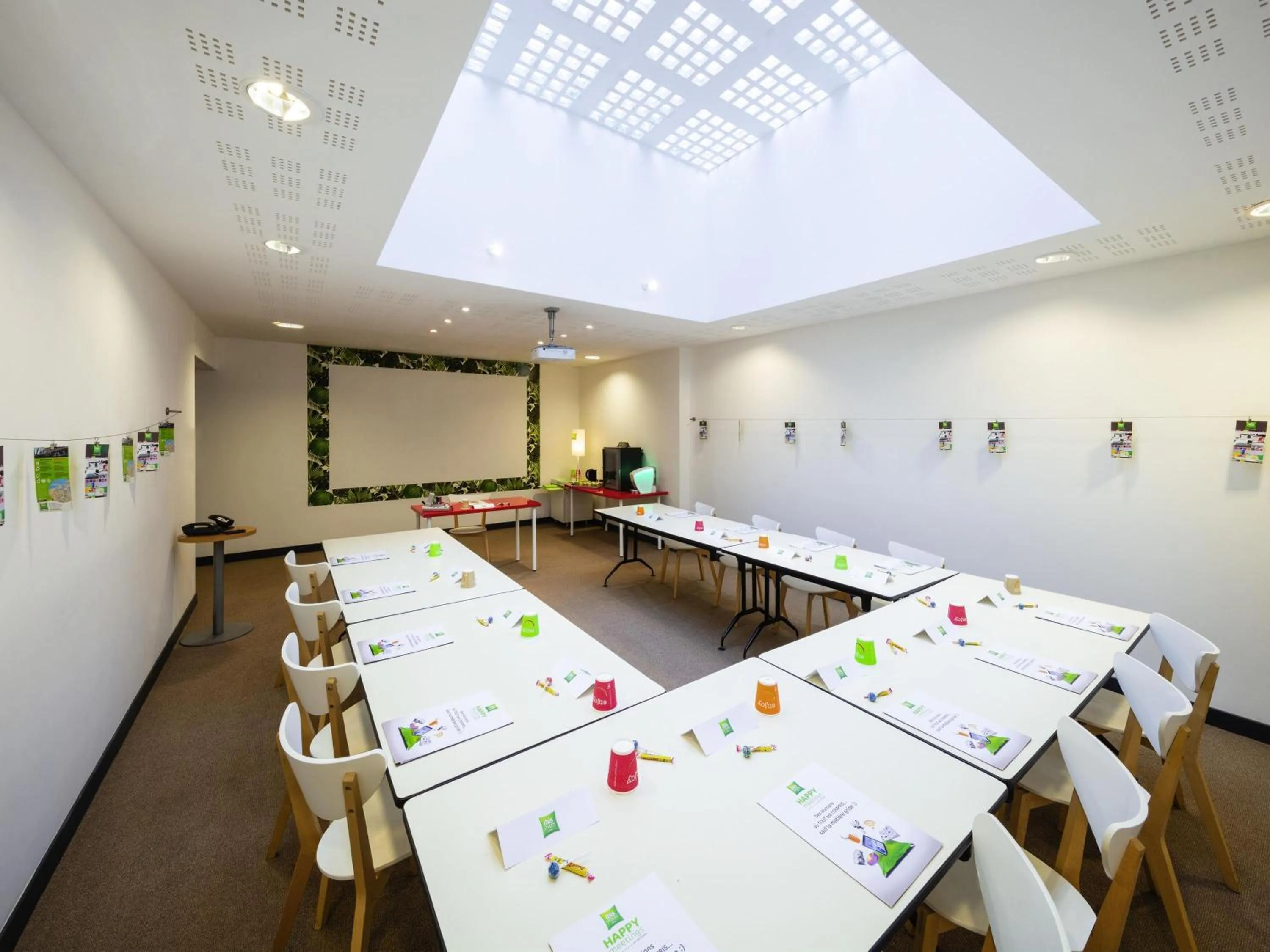 Meeting/conference room in ibis Styles Calais Centre