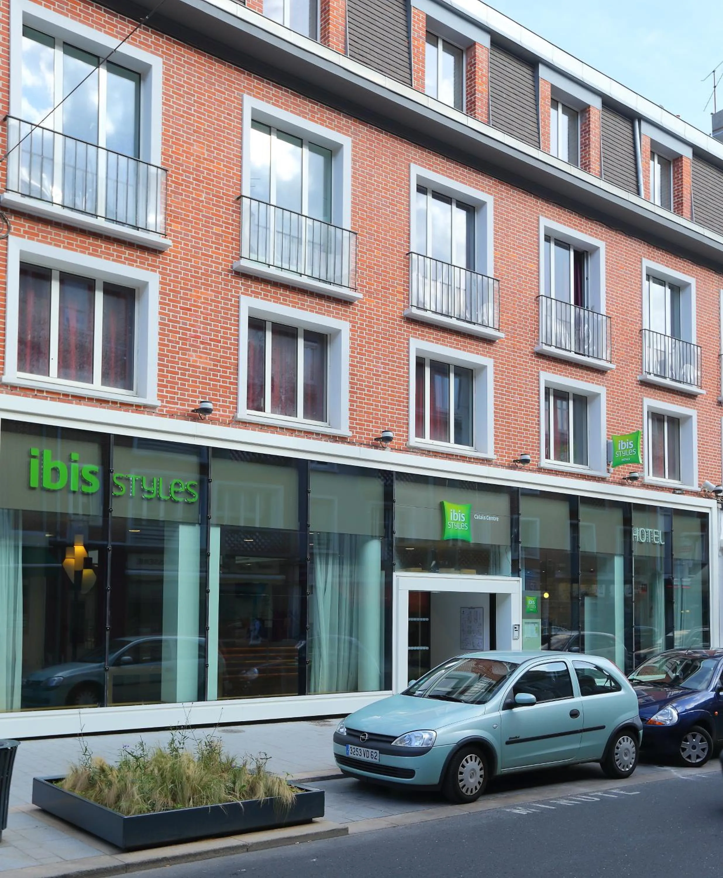 Facade/entrance in ibis Styles Calais Centre
