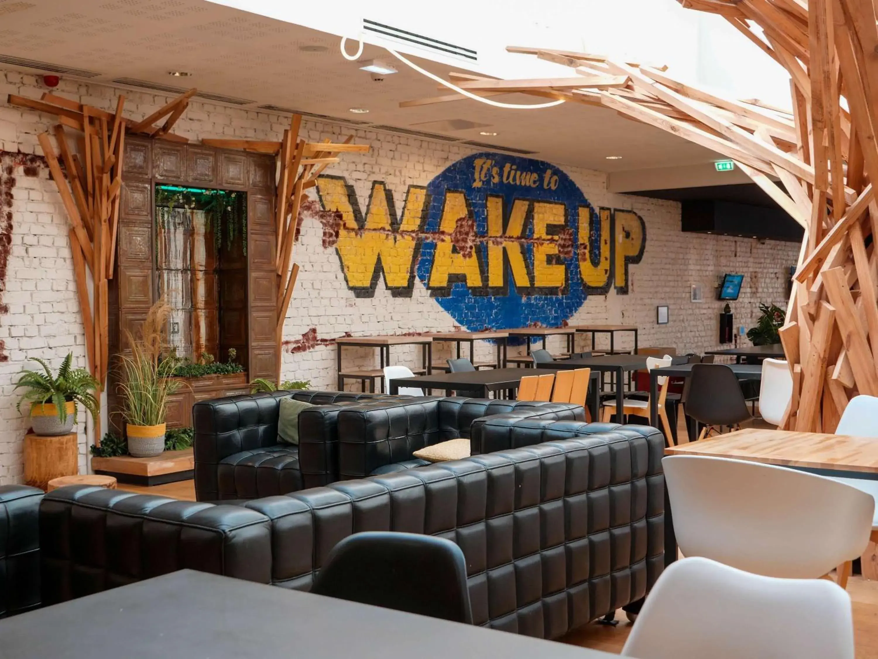 Lounge or bar in ibis Styles Calais Centre Lounge or bar in ibis Styles Calais Centre