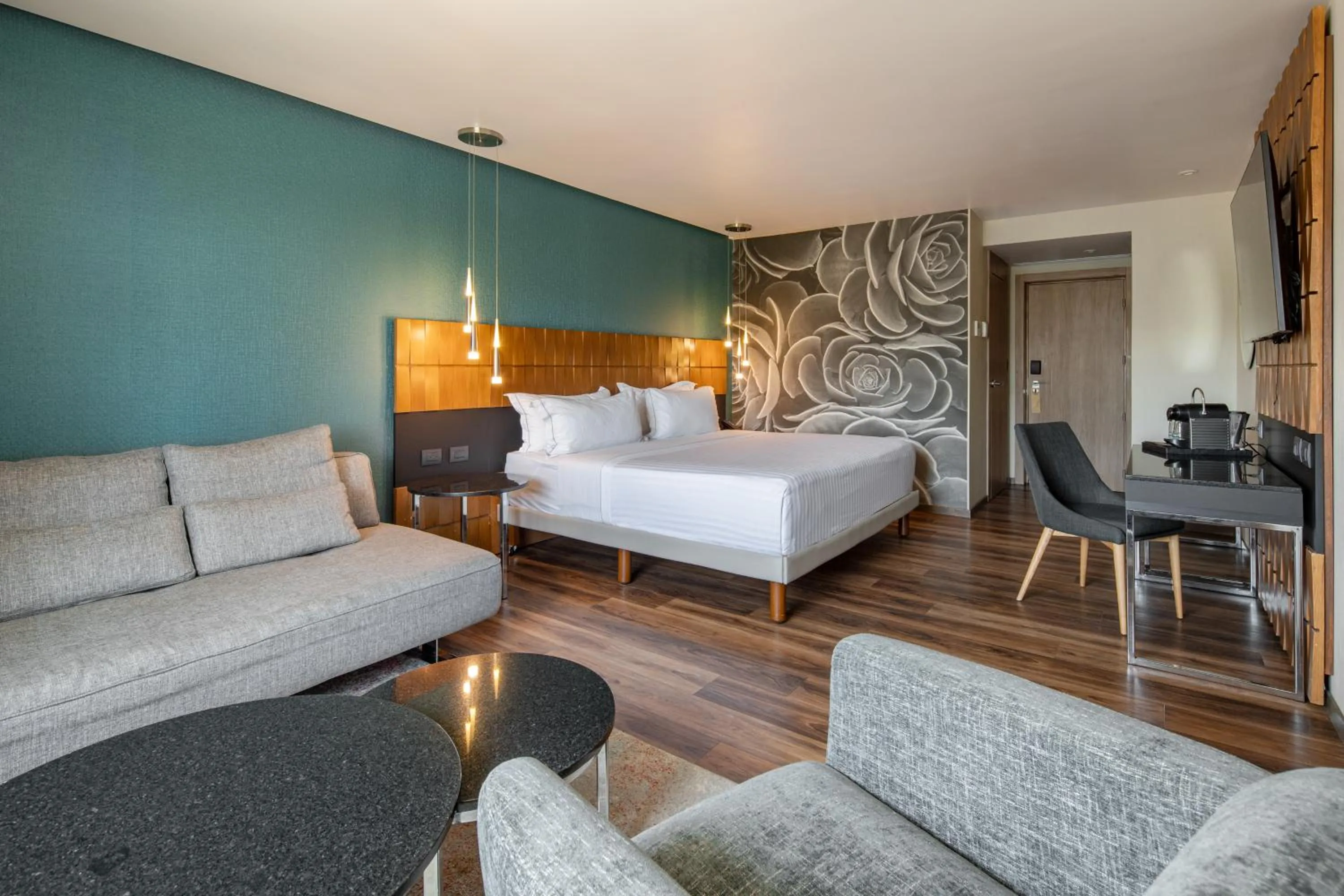 Communal lounge/ TV room, Bed in Hotel Real del Rio