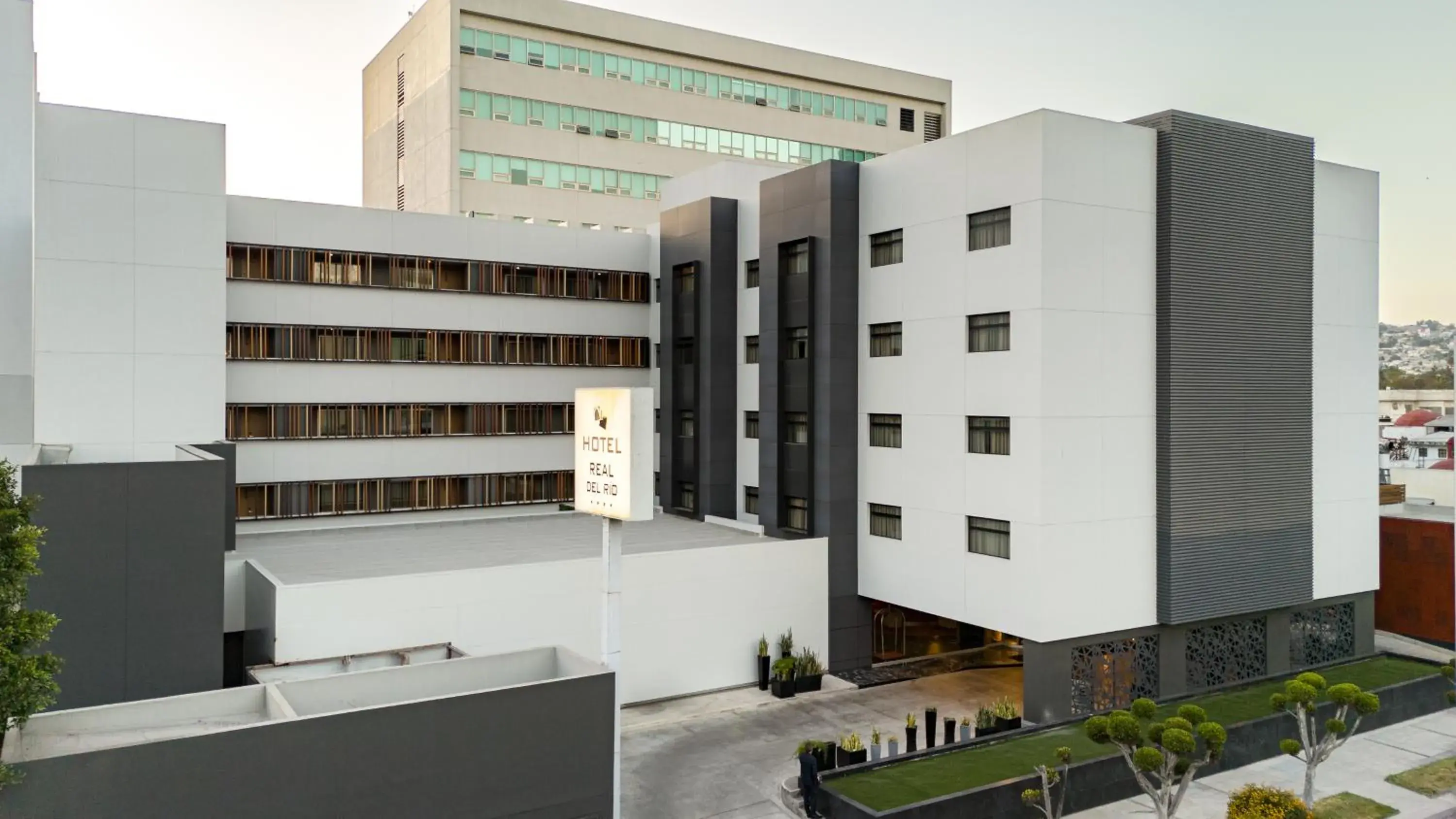 Property building in Hotel Real del Rio Property building in Hotel Real del Rio