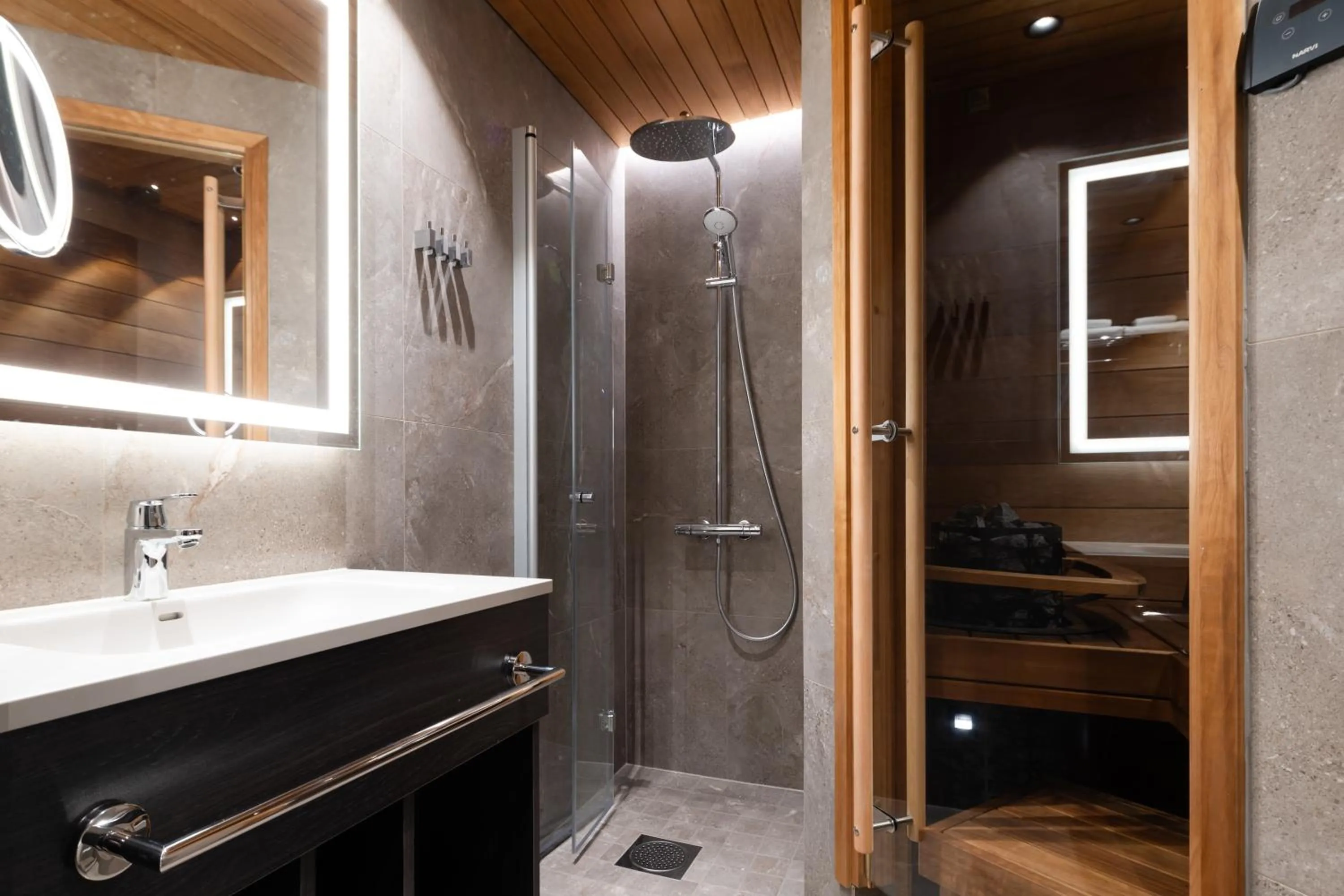 Shower in Lapland Hotels Ylläskaltio