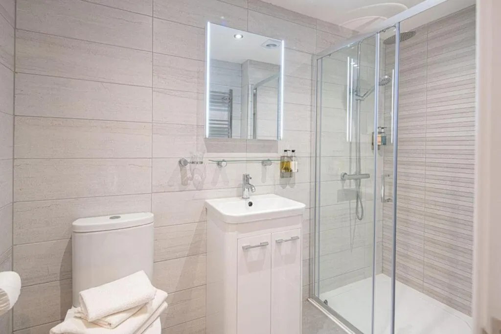 Shower in Gwbert Hotel