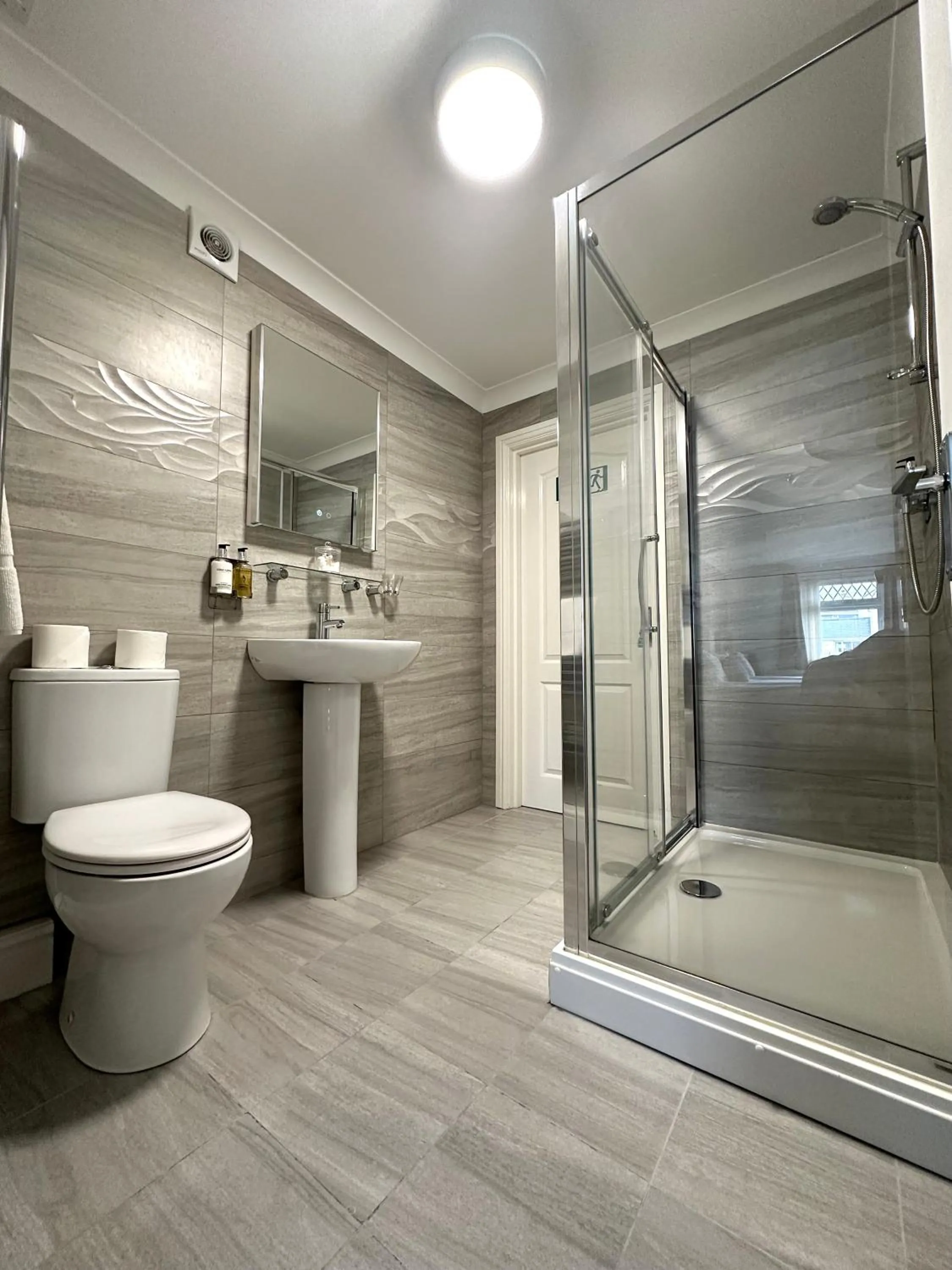 Shower in Gwbert Hotel