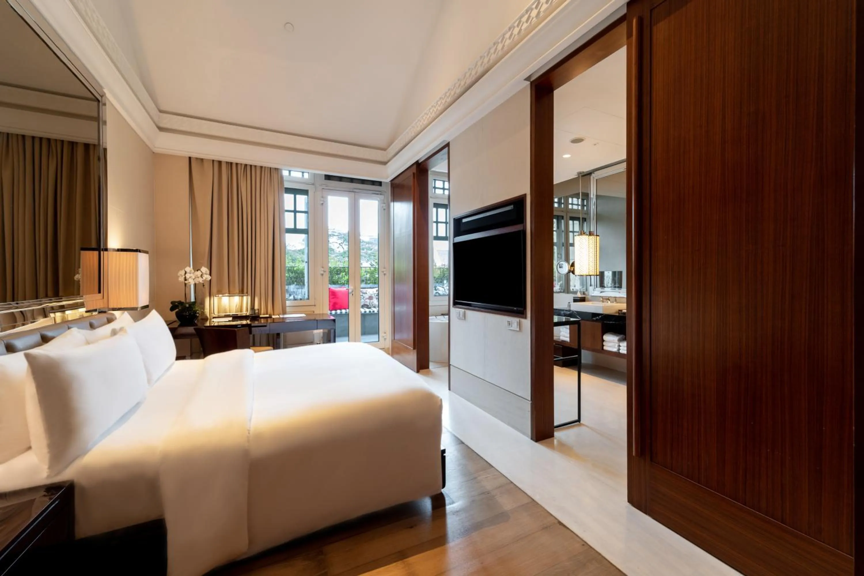 Bedroom, Bed in The Capitol Kempinski Hotel Singapore
