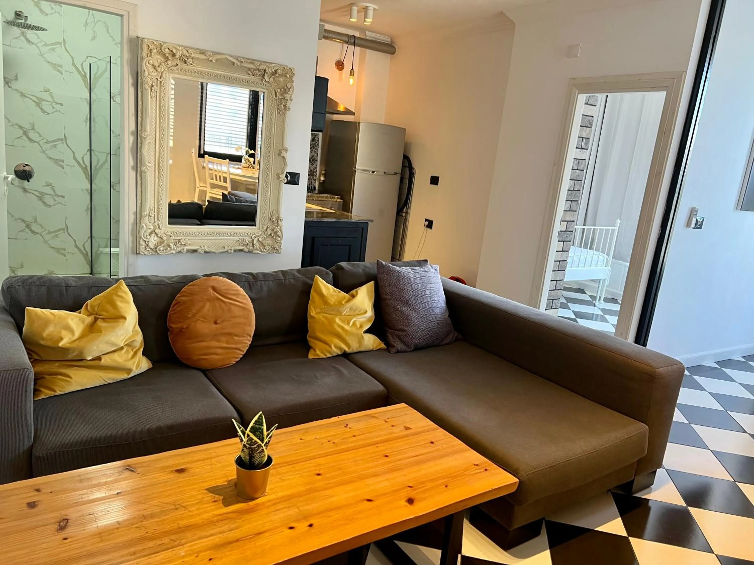 Shantell Luxury Apartment