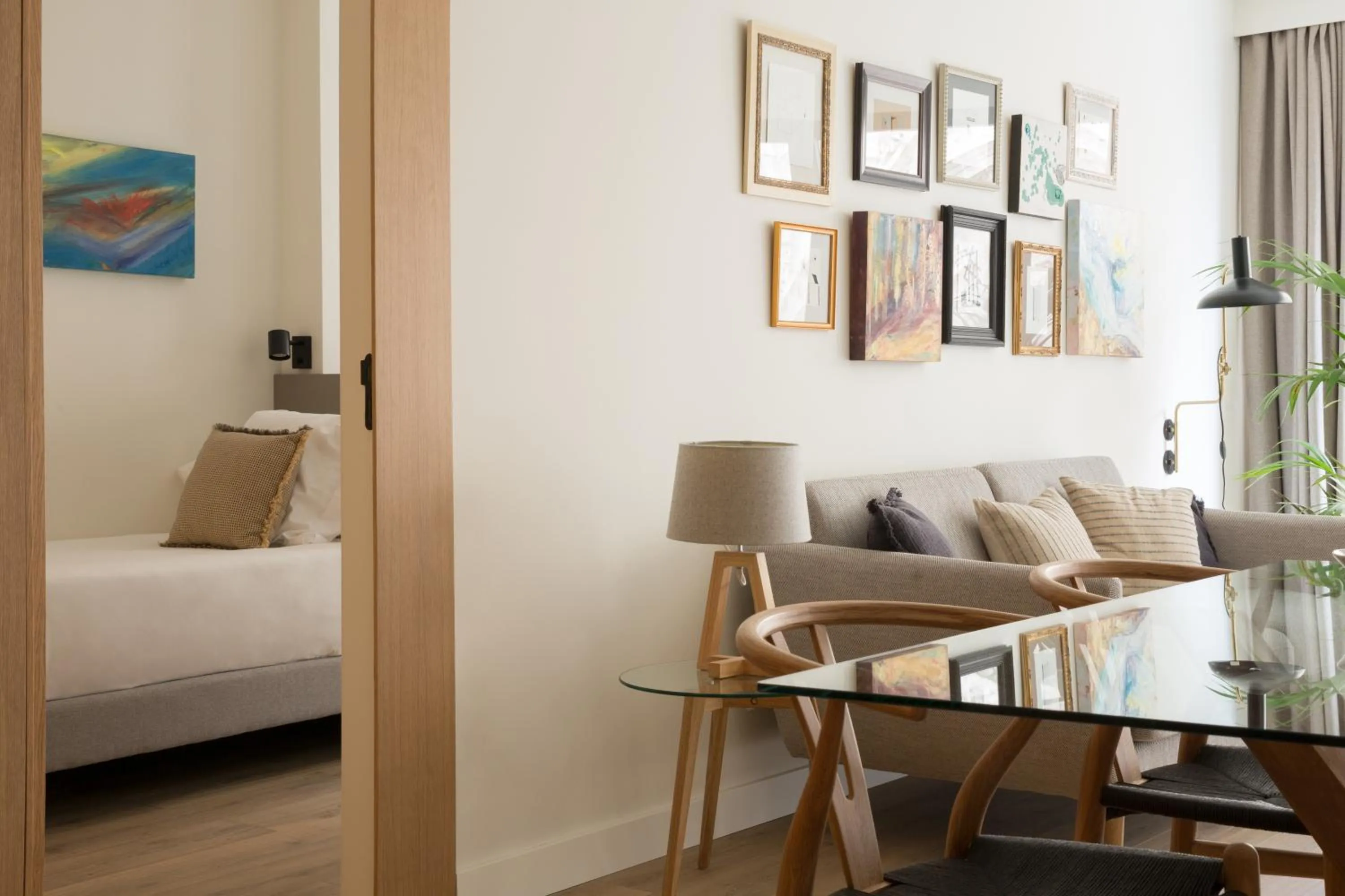 Living room, Bed in Puerta Catedral Suites