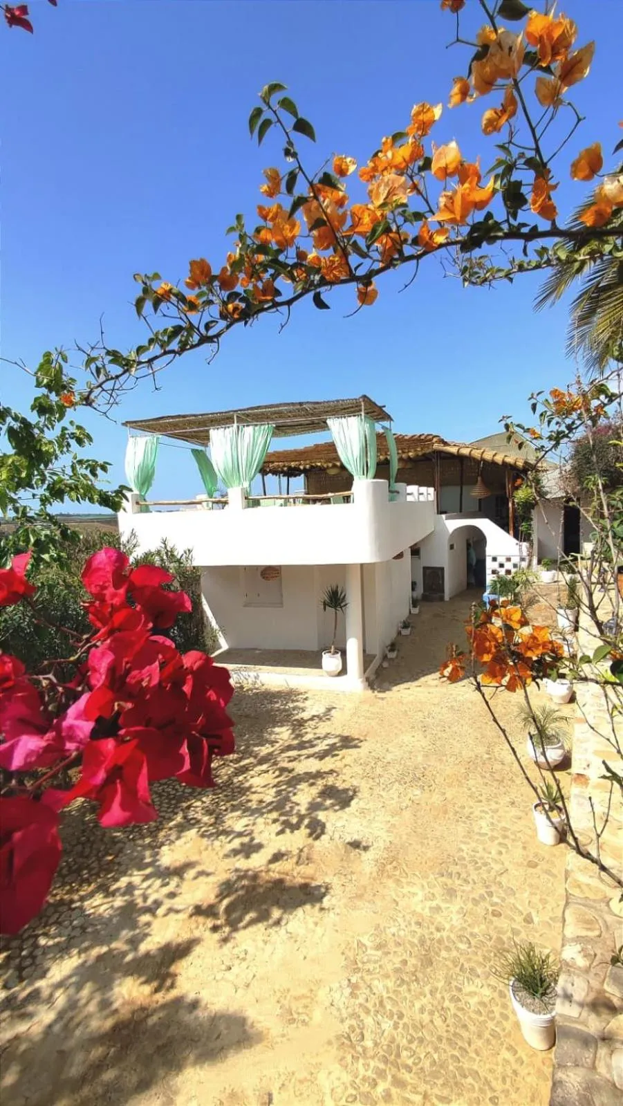 Restaurant/places to eat in Maison d'hotes Berbari