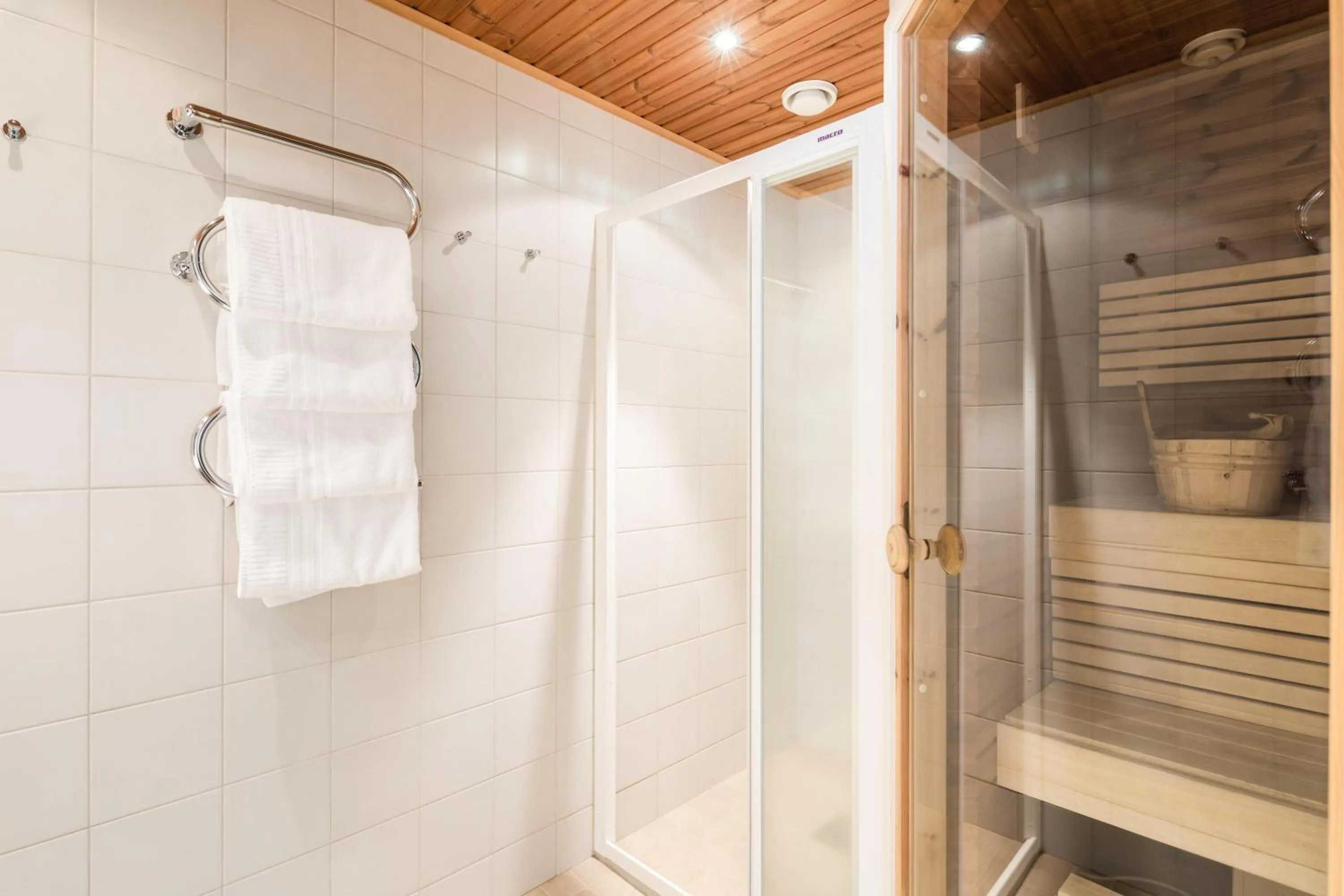 Shower in Lapland Hotels Äkäshotelli