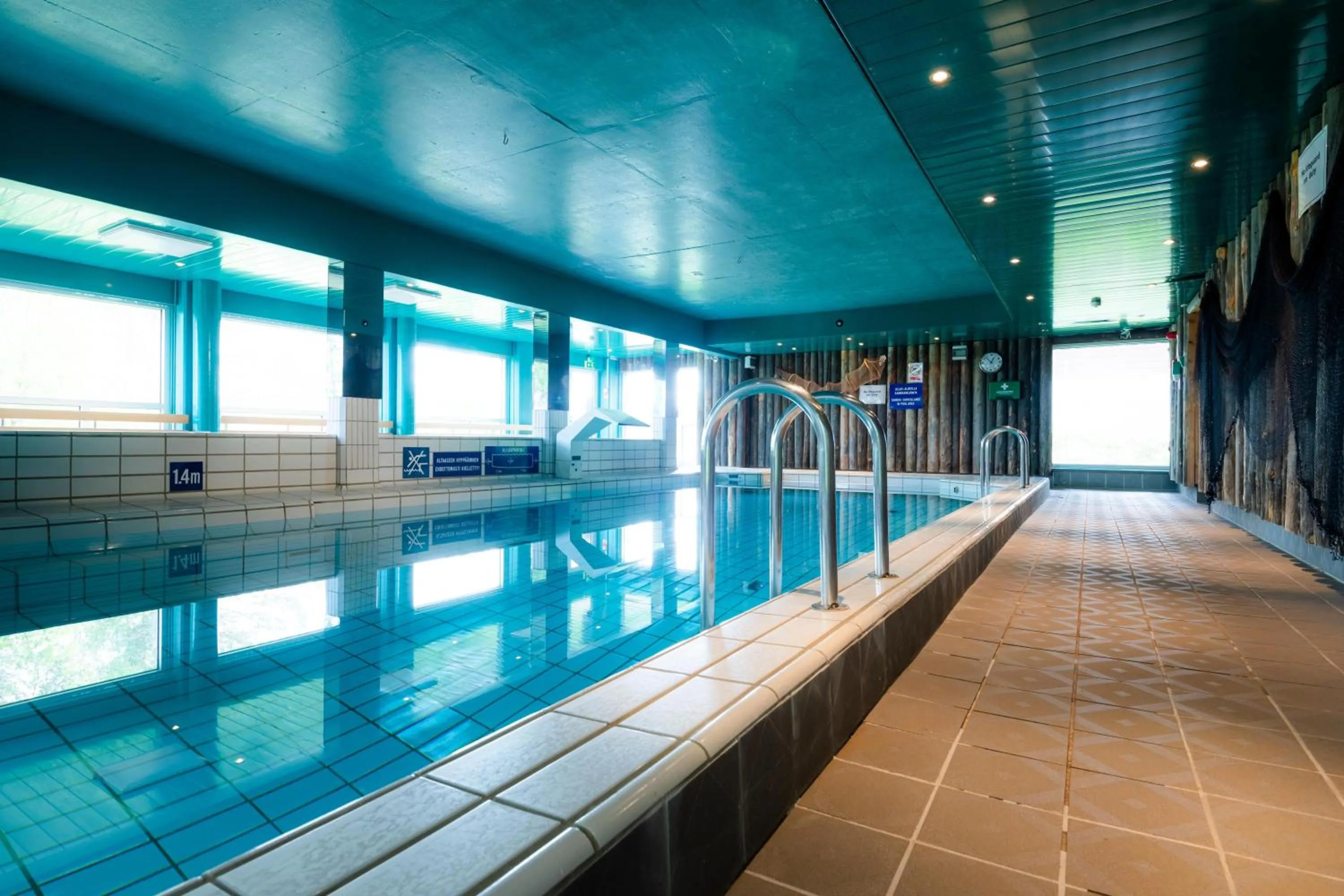 Swimming pool in Lapland Hotels Äkäshotelli