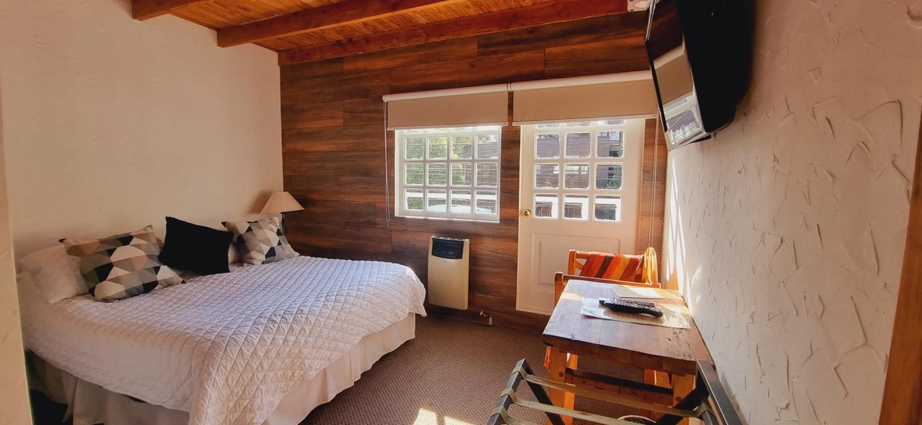 Photo of the whole room, Bed in Hotel Geronimo