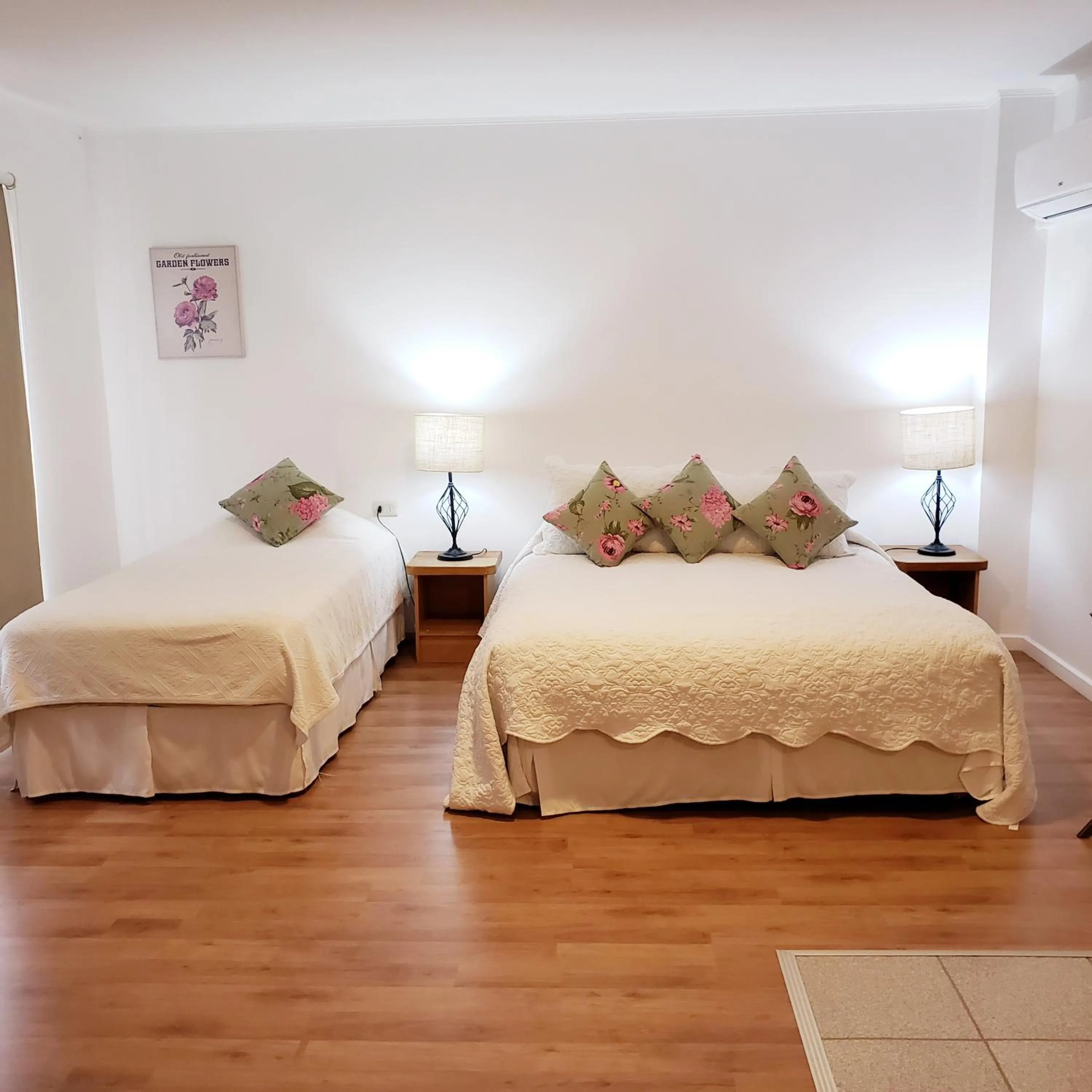 Bedroom, Bed in Hotel Geronimo