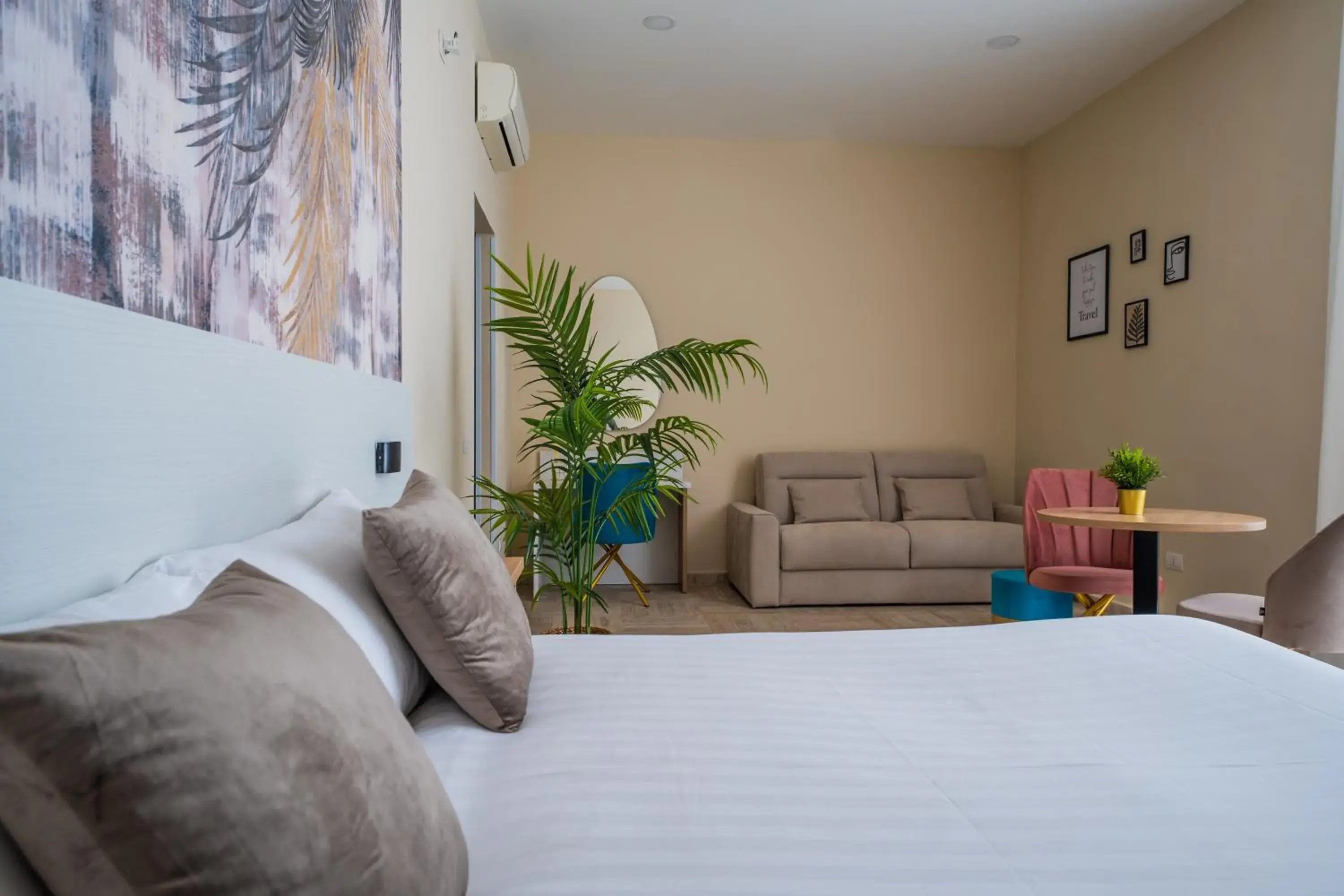 Double Room with Private Bathroom - single occupancy in Pontenuovo Bed Double Room with Private Bathroom - single occupancy in Pontenuovo Bed