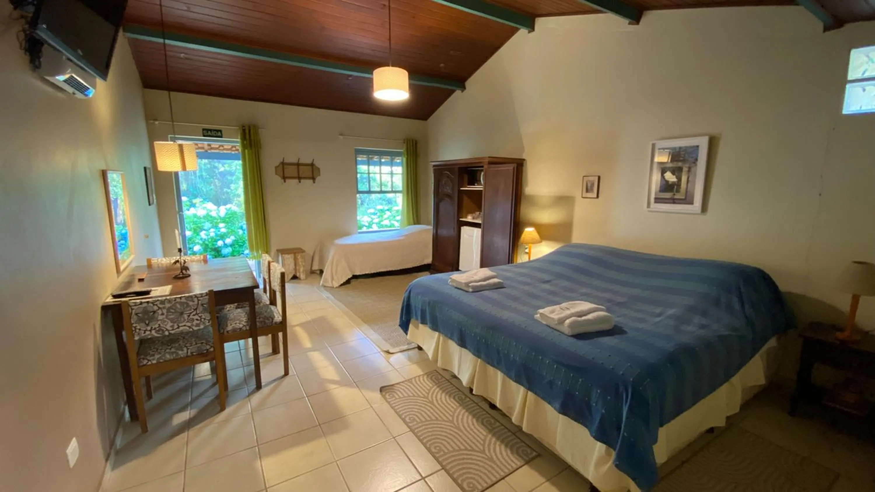 Photo of the whole room, Bed in Pousada dos Anjos