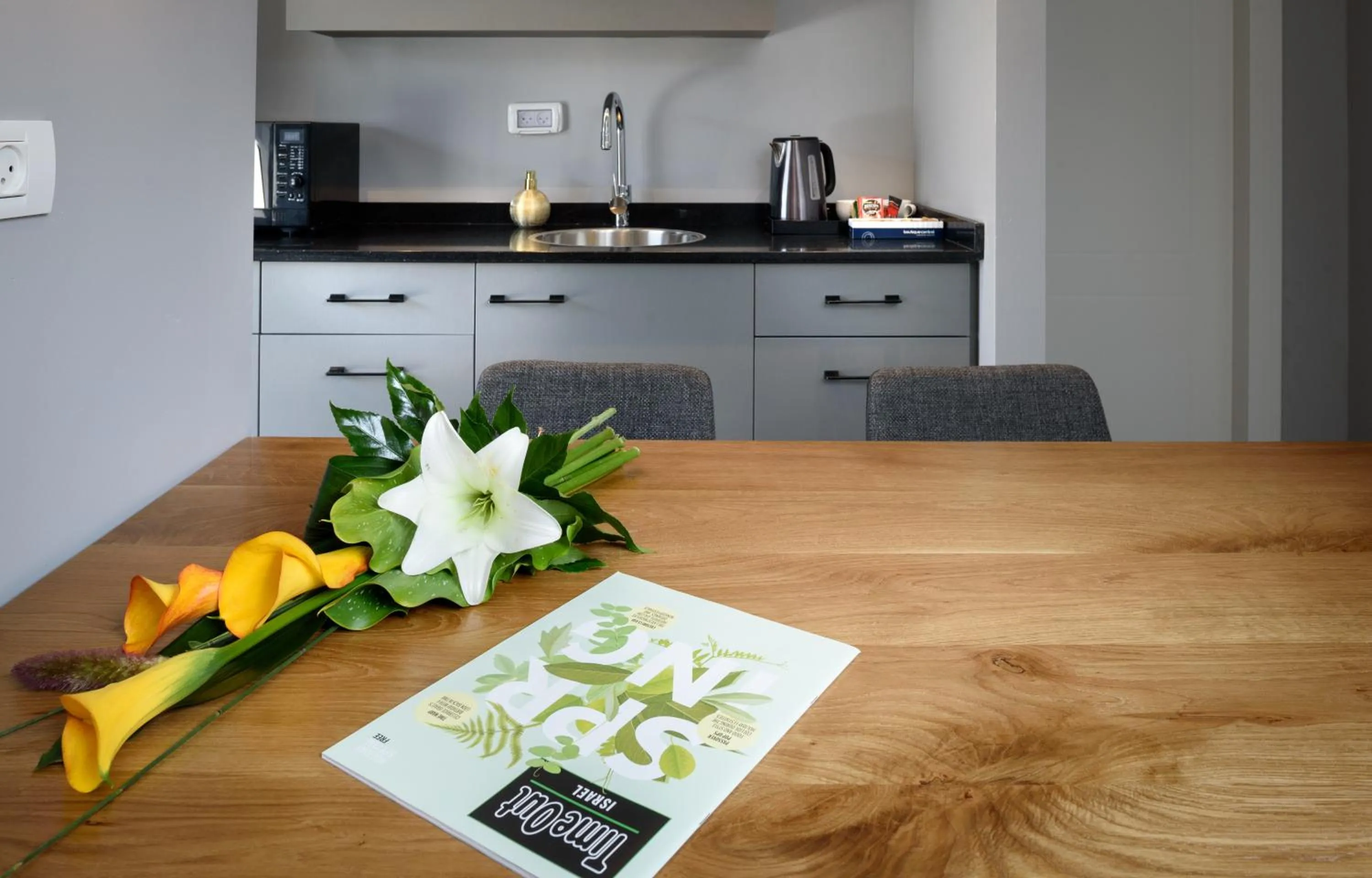 Decorative detail in The Roof - By Sea Land Suites