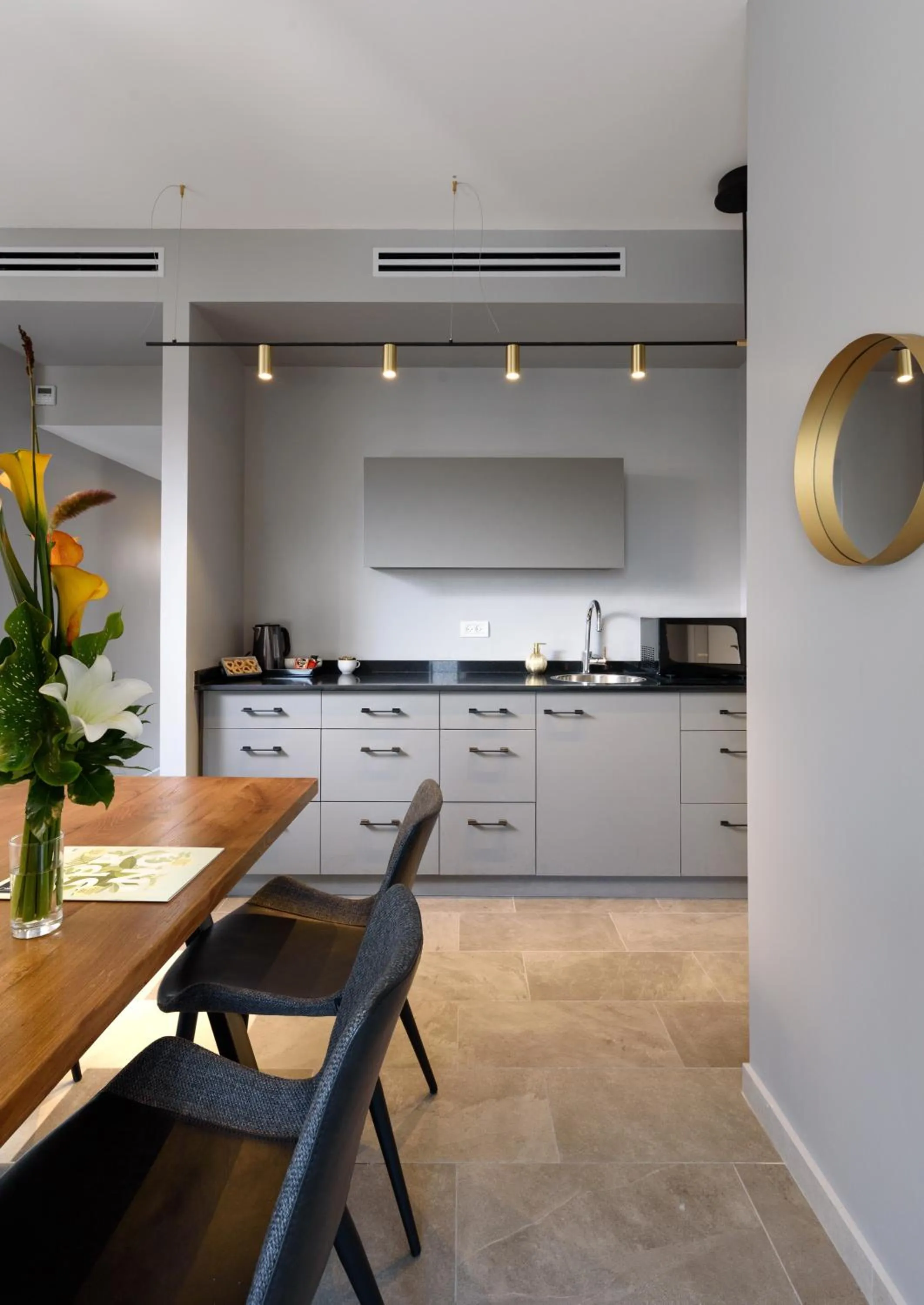 Photo of the whole room in The Roof - By Sea Land Suites