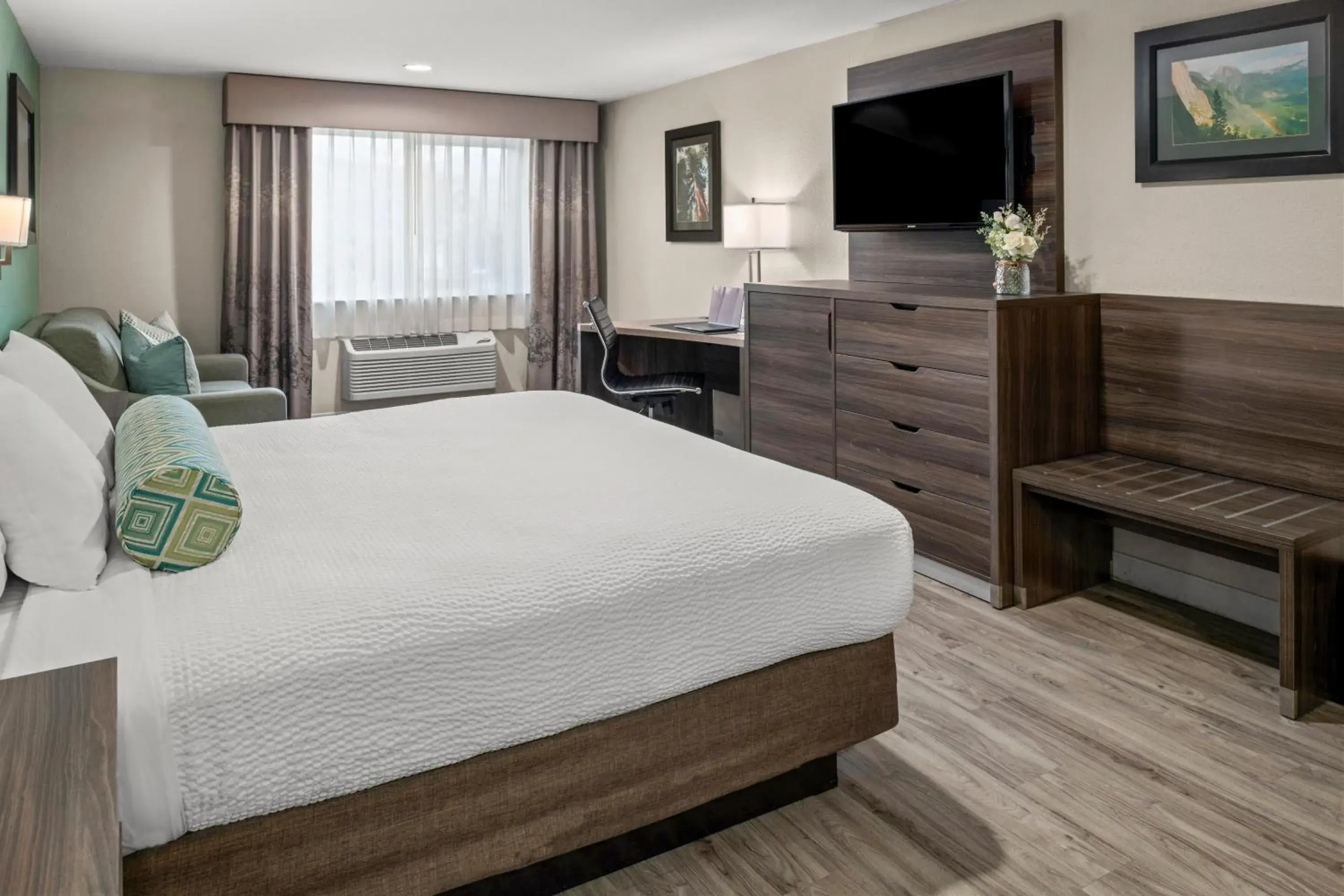 Bed in Yosemite Southgate Hotel & Suites Bed in Yosemite Southgate Hotel & Suites