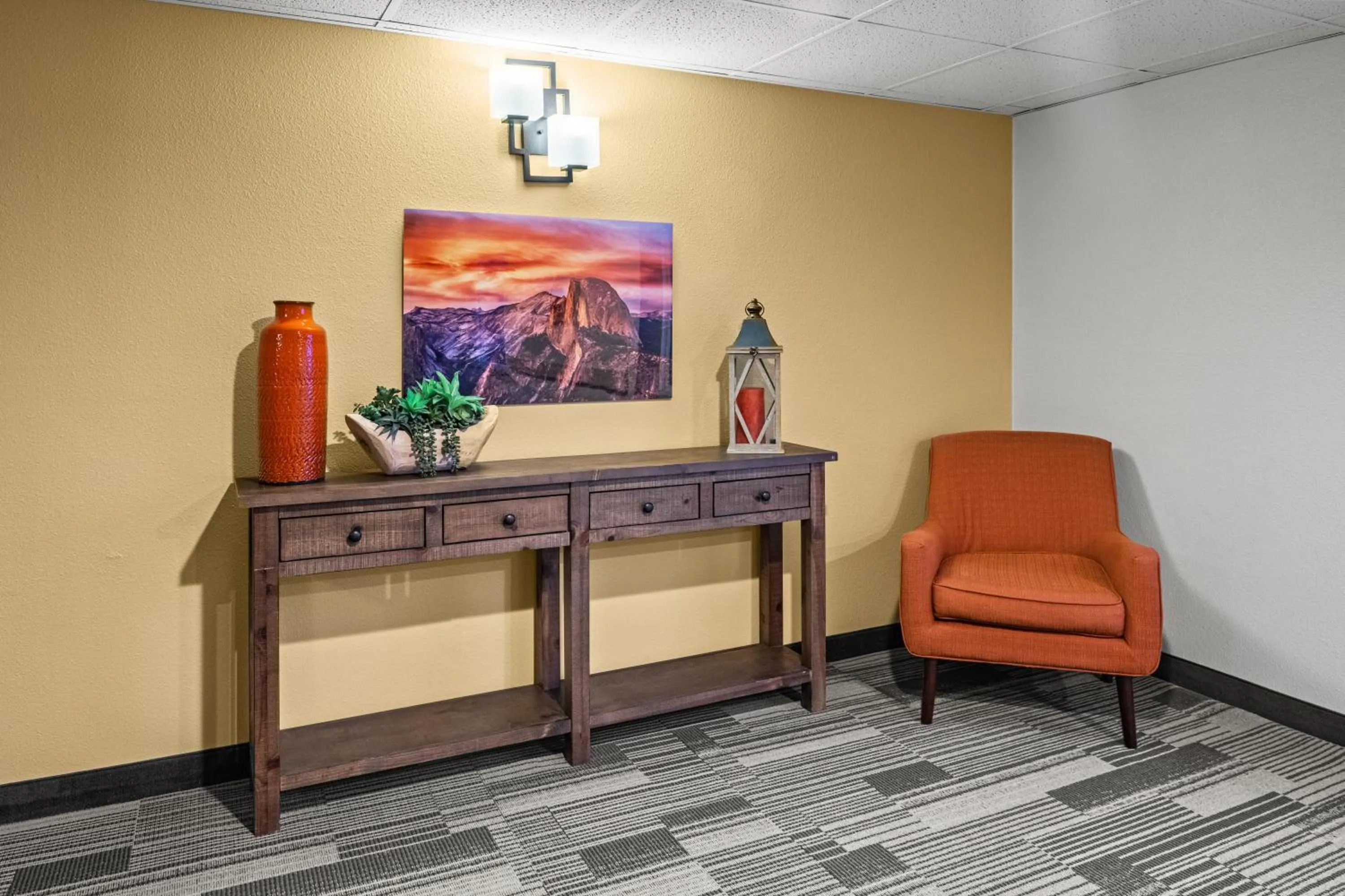 Decorative detail in Yosemite Southgate Hotel & Suites