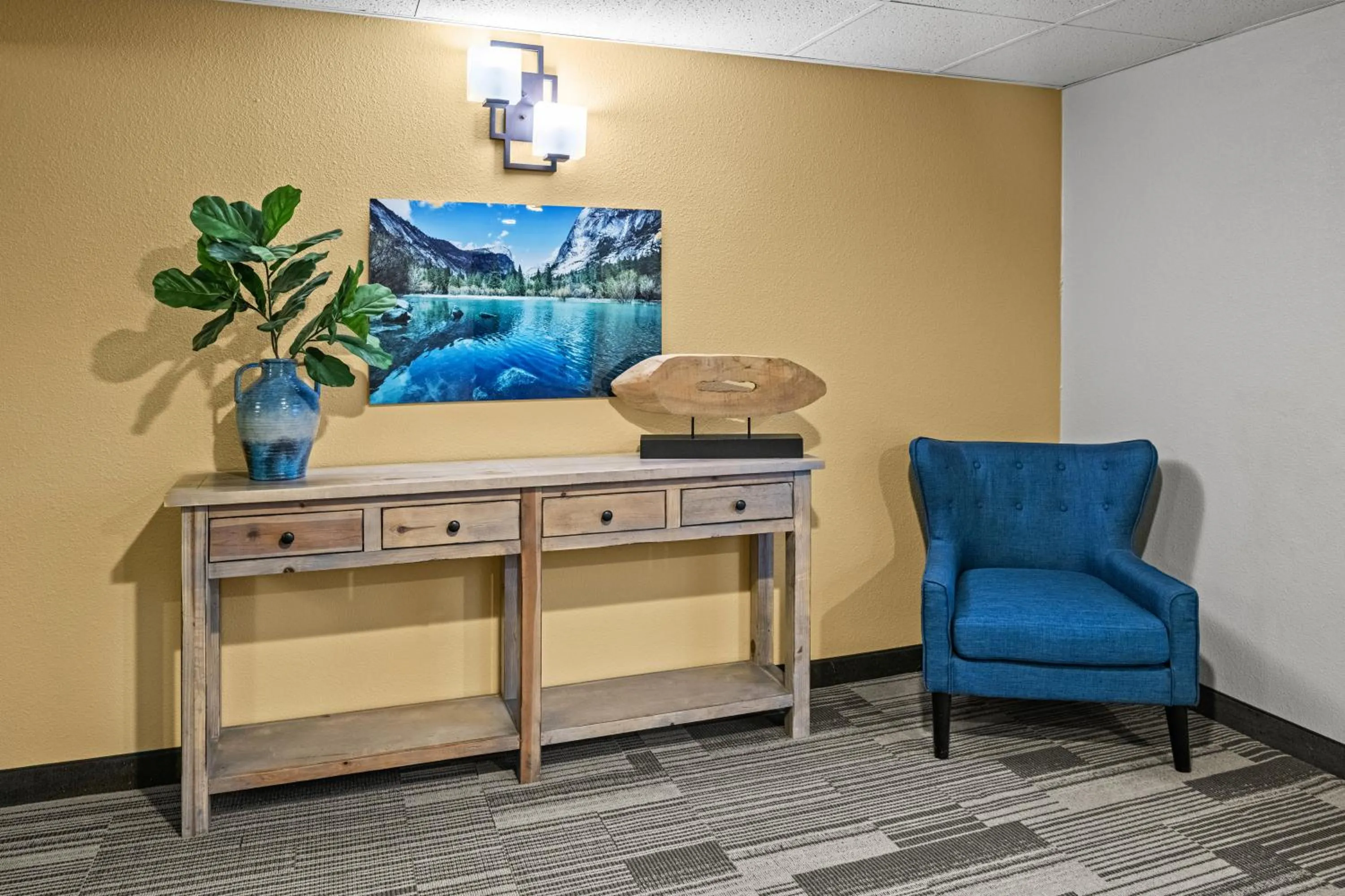 Decorative detail in Yosemite Southgate Hotel & Suites