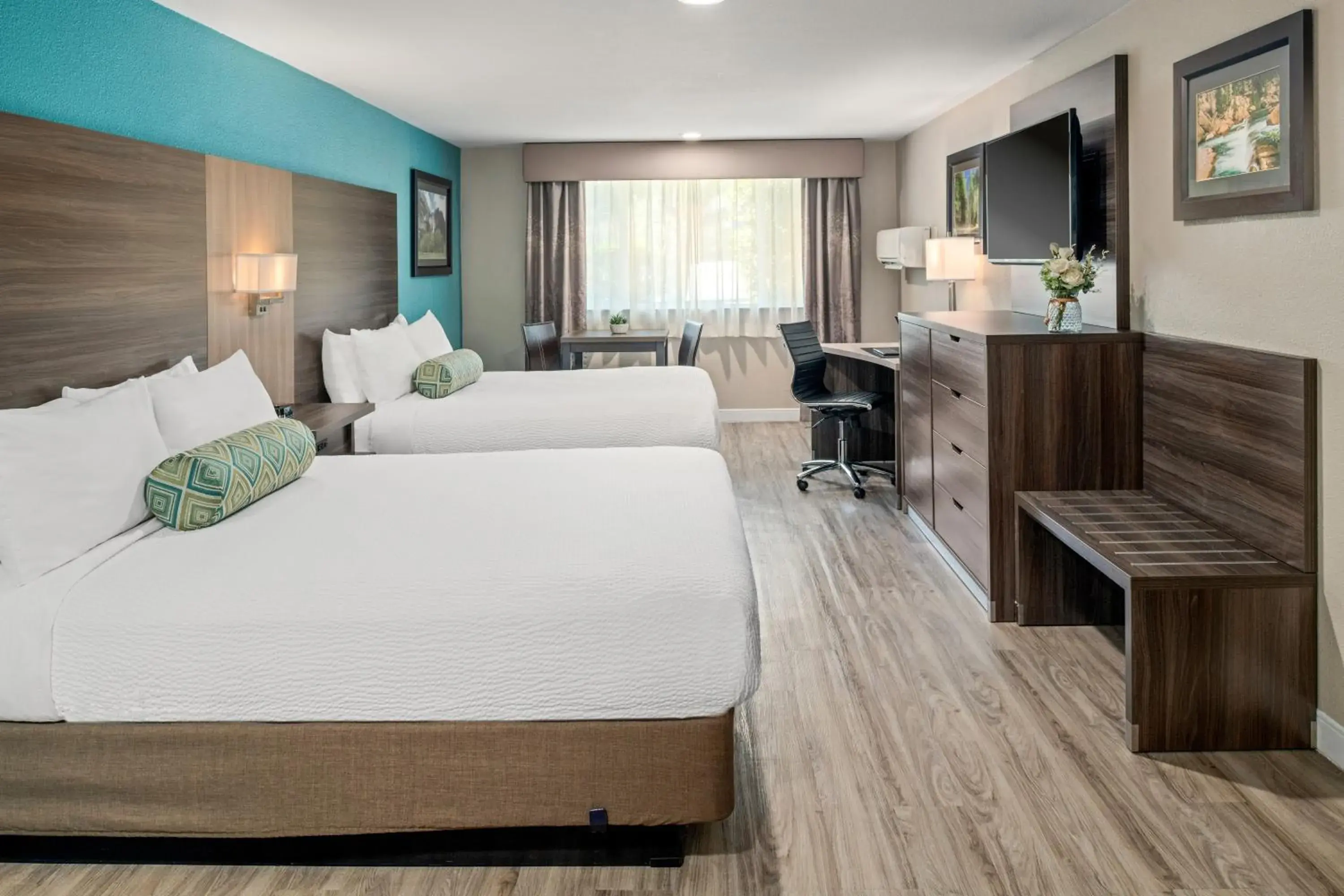 Family Suite in Yosemite Southgate Hotel & Suites Family Suite in Yosemite Southgate Hotel & Suites