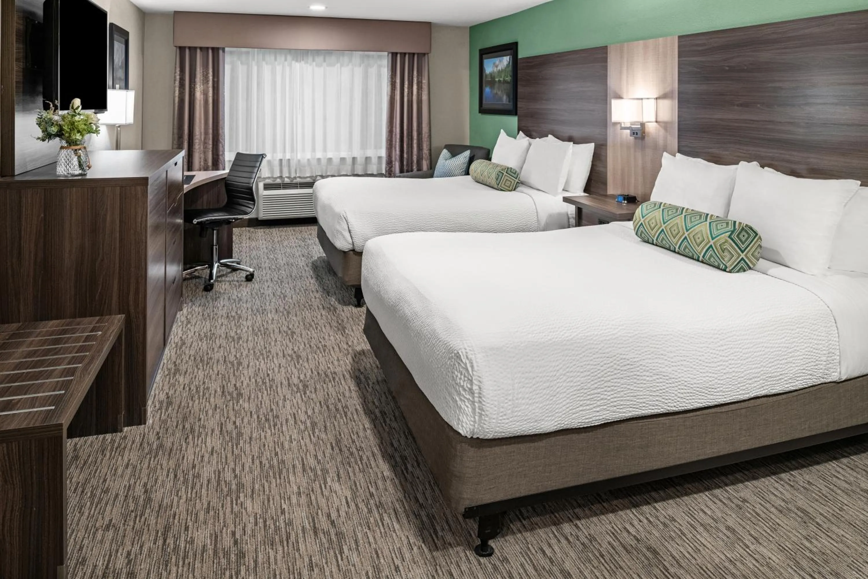 Bed in Yosemite Southgate Hotel & Suites