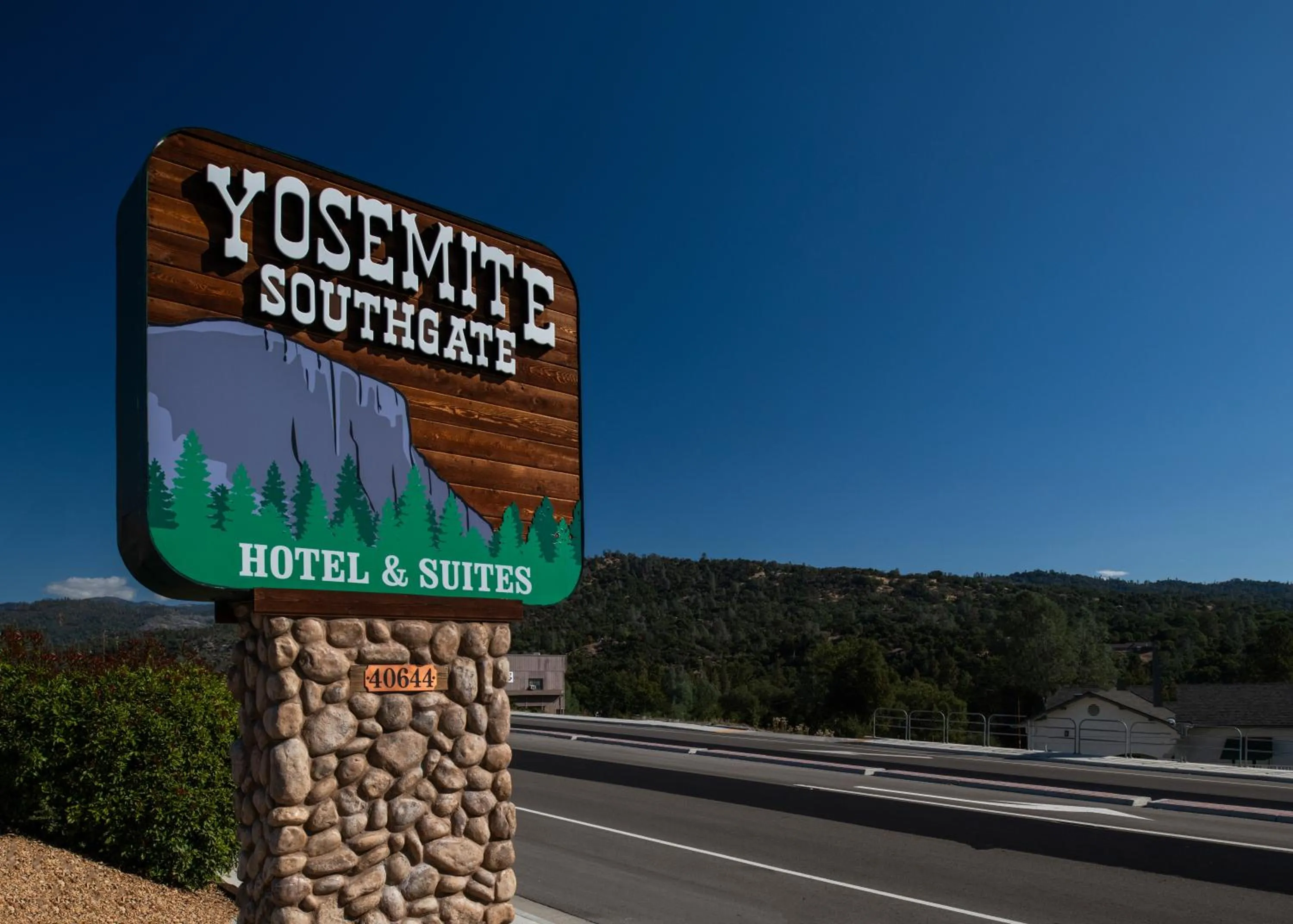 Logo/Certificate/Sign in Yosemite Southgate Hotel & Suites