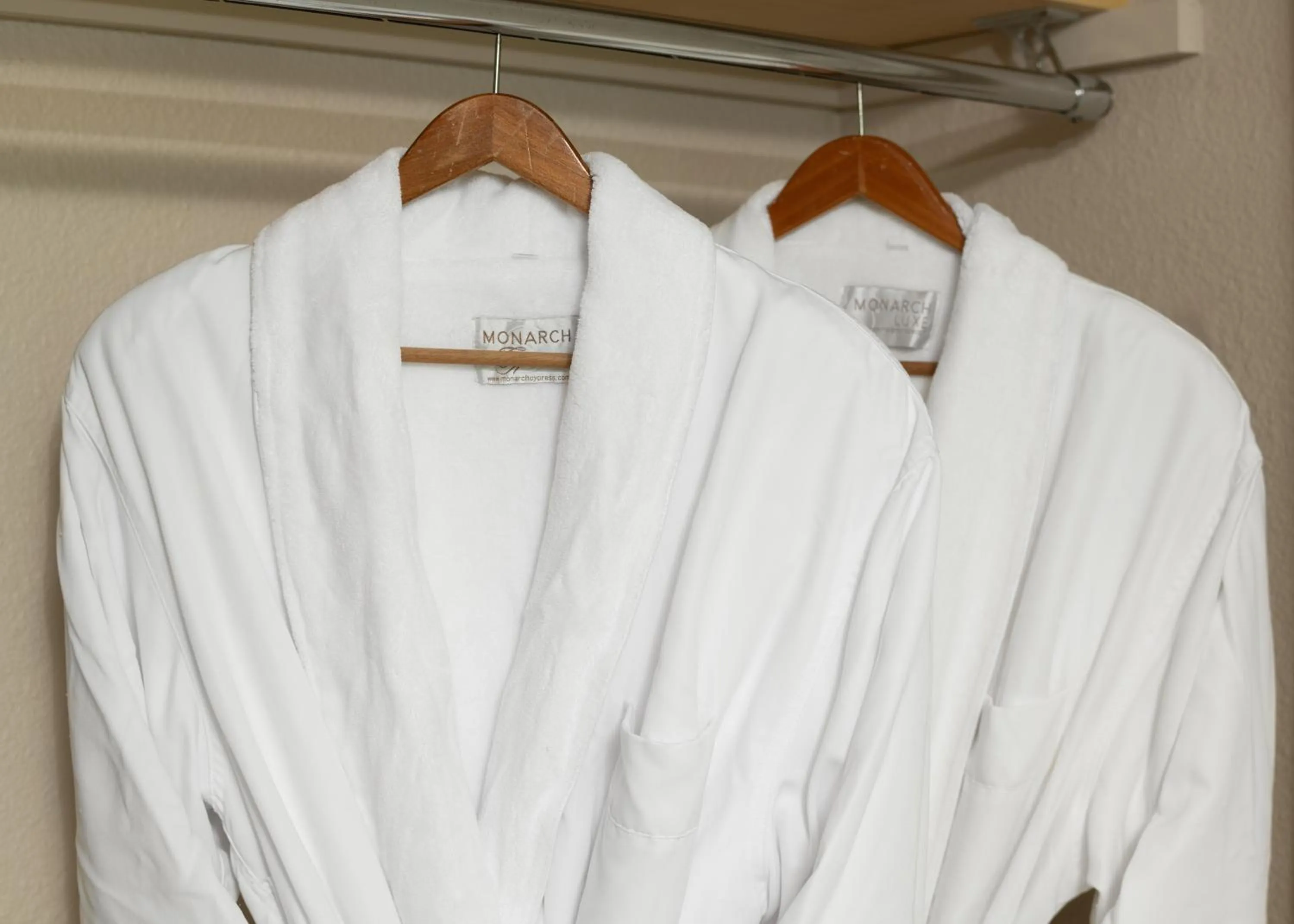 towels in Yosemite Southgate Hotel & Suites