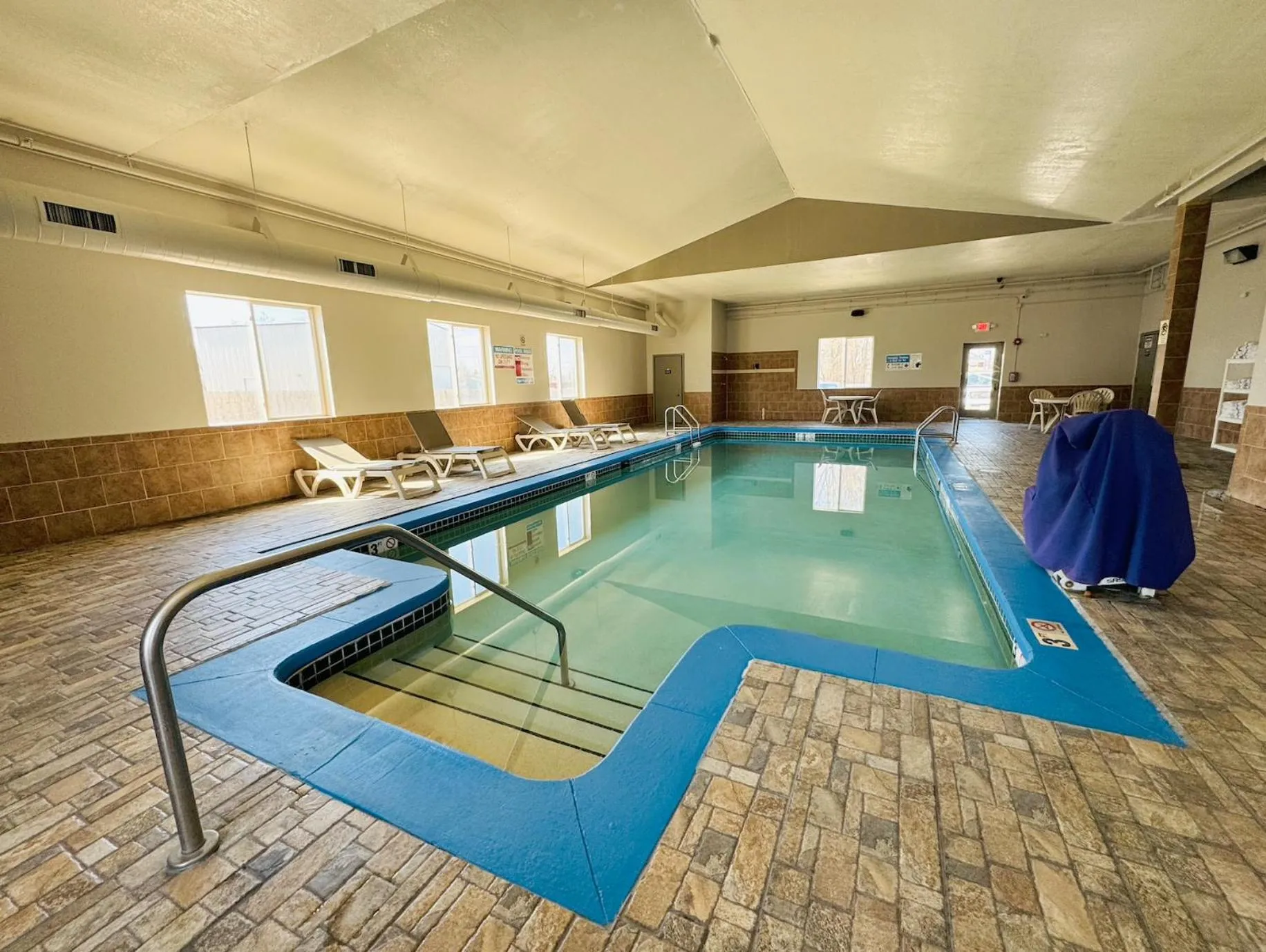 Swimming pool in Days Inn & Suites by Wyndham Cedar Rapids