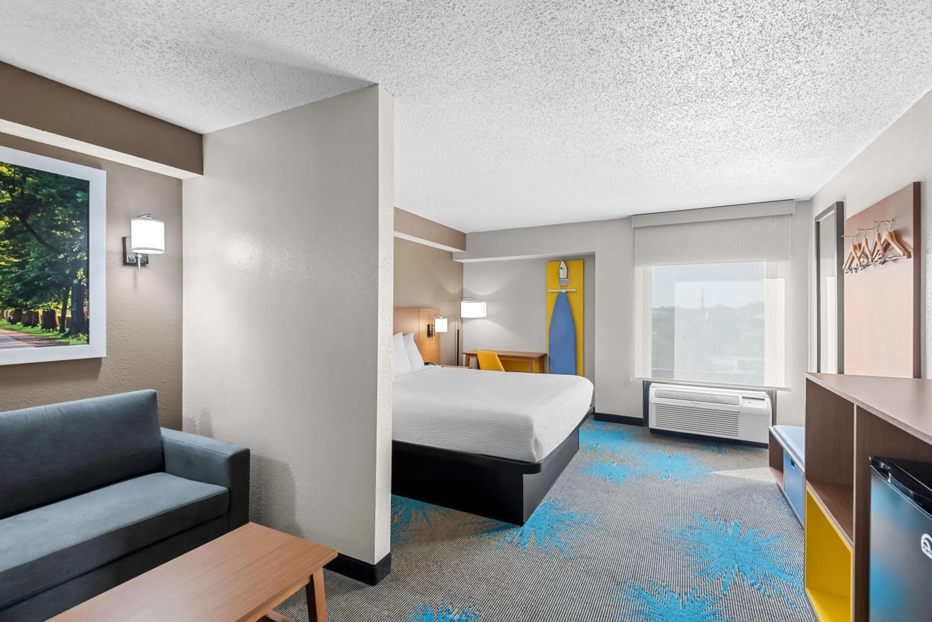 Photo of the whole room, Bed in Days Inn & Suites by Wyndham Cedar Rapids