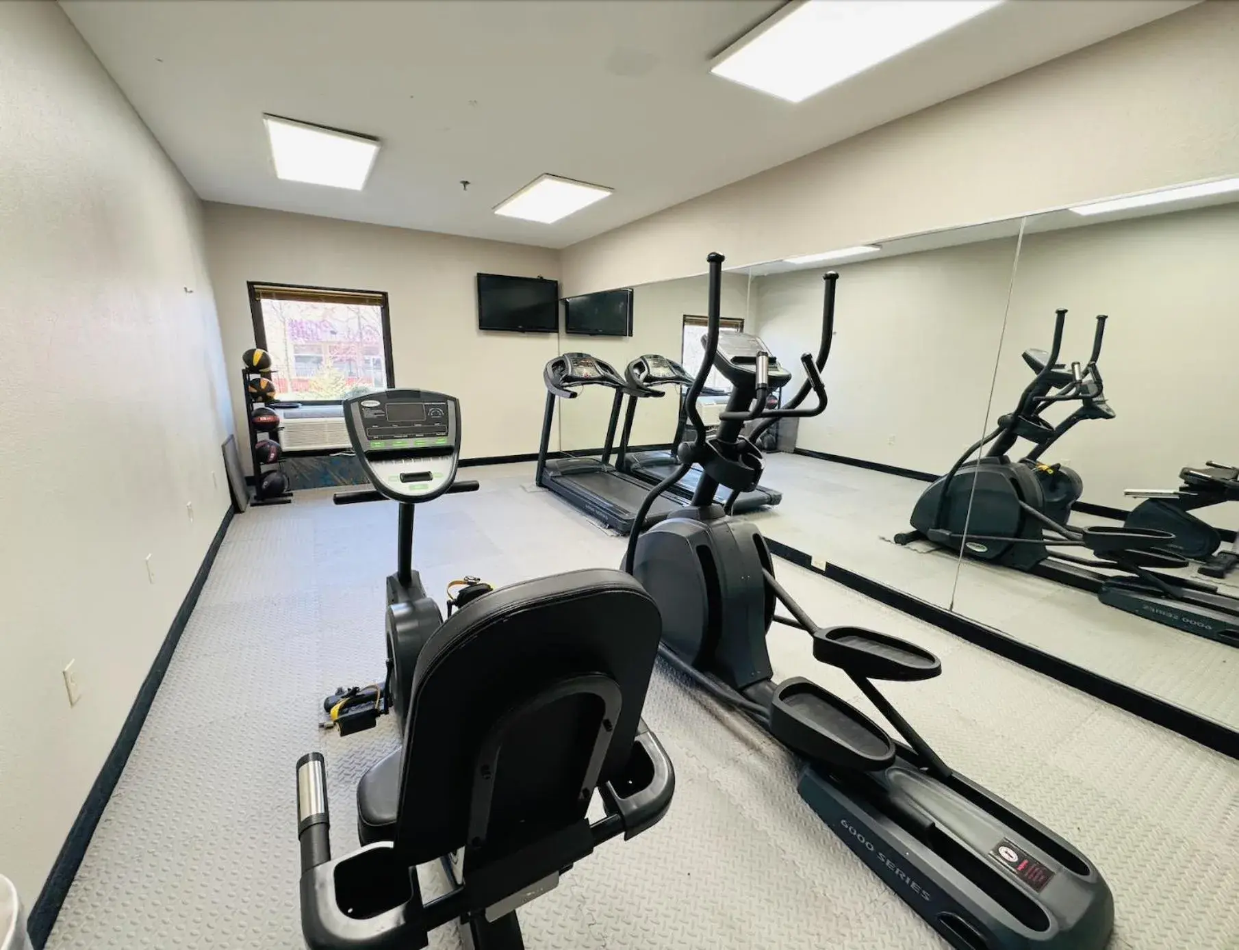 Fitness centre/facilities in Days Inn & Suites by Wyndham Cedar Rapids Fitness centre/facilities in Days Inn & Suites by Wyndham Cedar Rapids